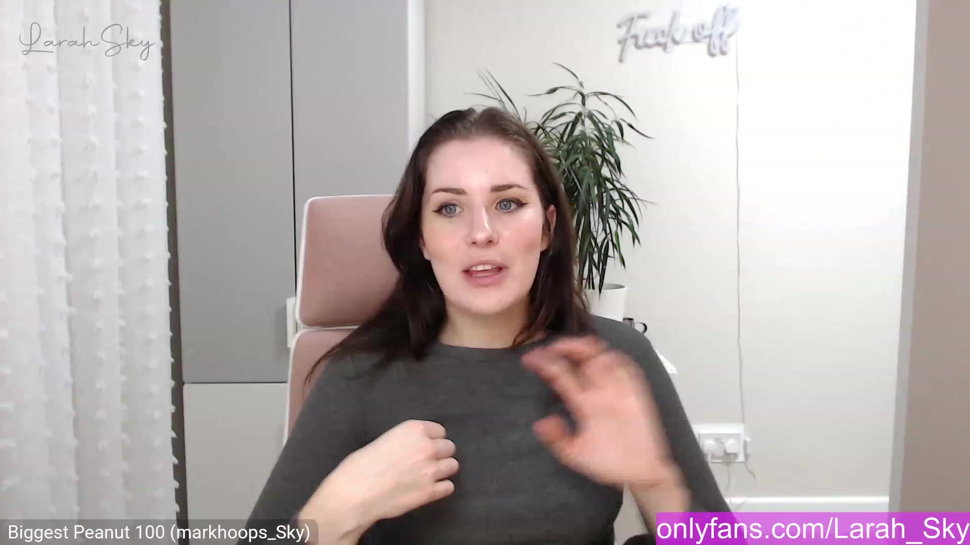 Gallery image thumbnail from Larah_Sky's myfreecams stream on, 01/01/2023, 23:37 image 3 of 20