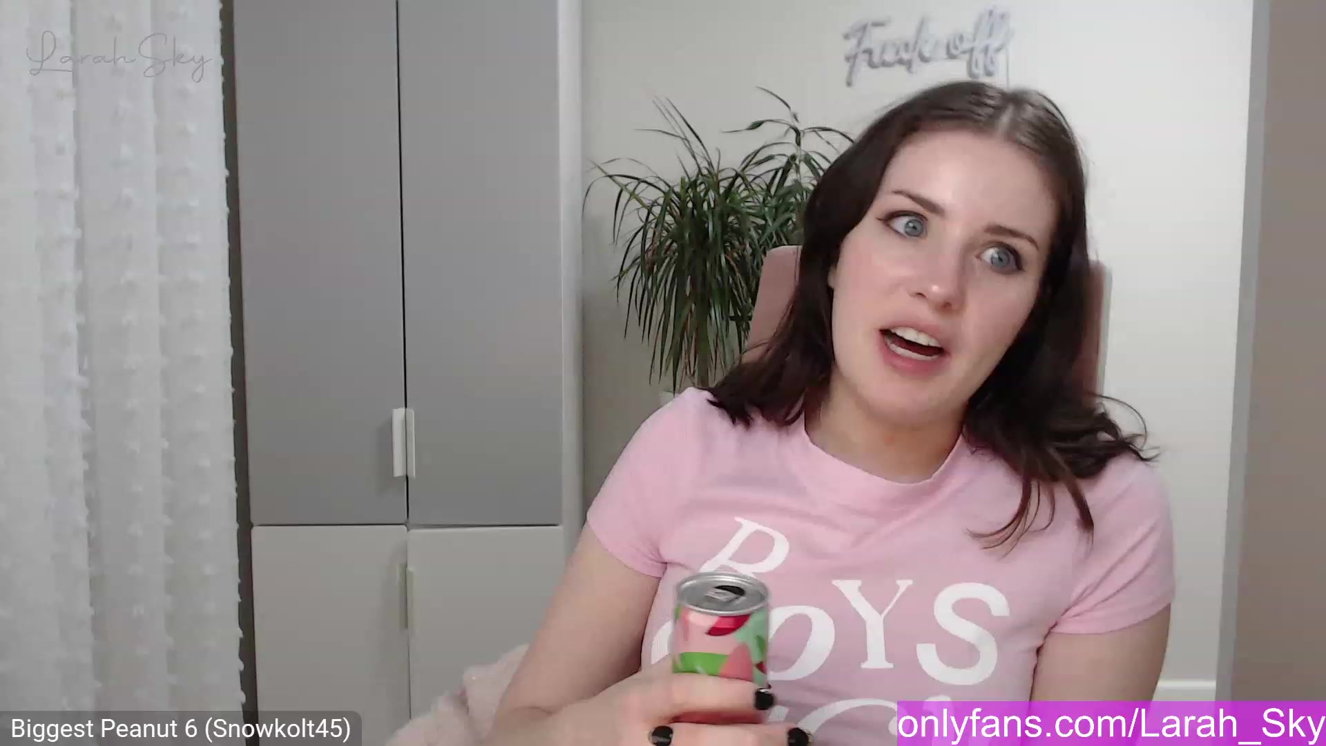Gallery image thumbnail from Larah_Sky's myfreecams stream on, 01/03/2023, 21:36 image 1 of 20