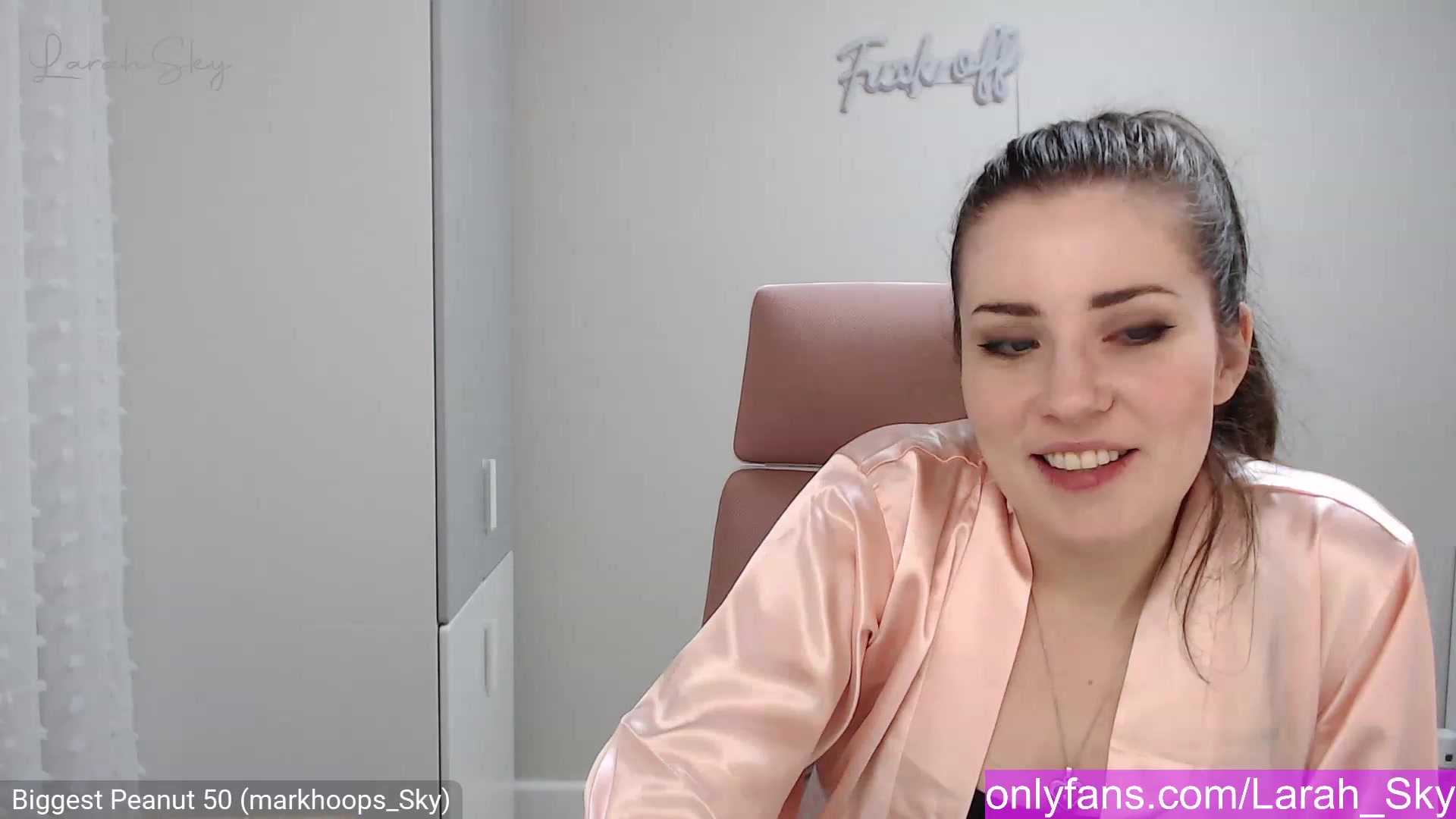 Gallery image thumbnail from Larah_Sky's myfreecams stream on, 01/09/2023, 23:17 image 2 of 20