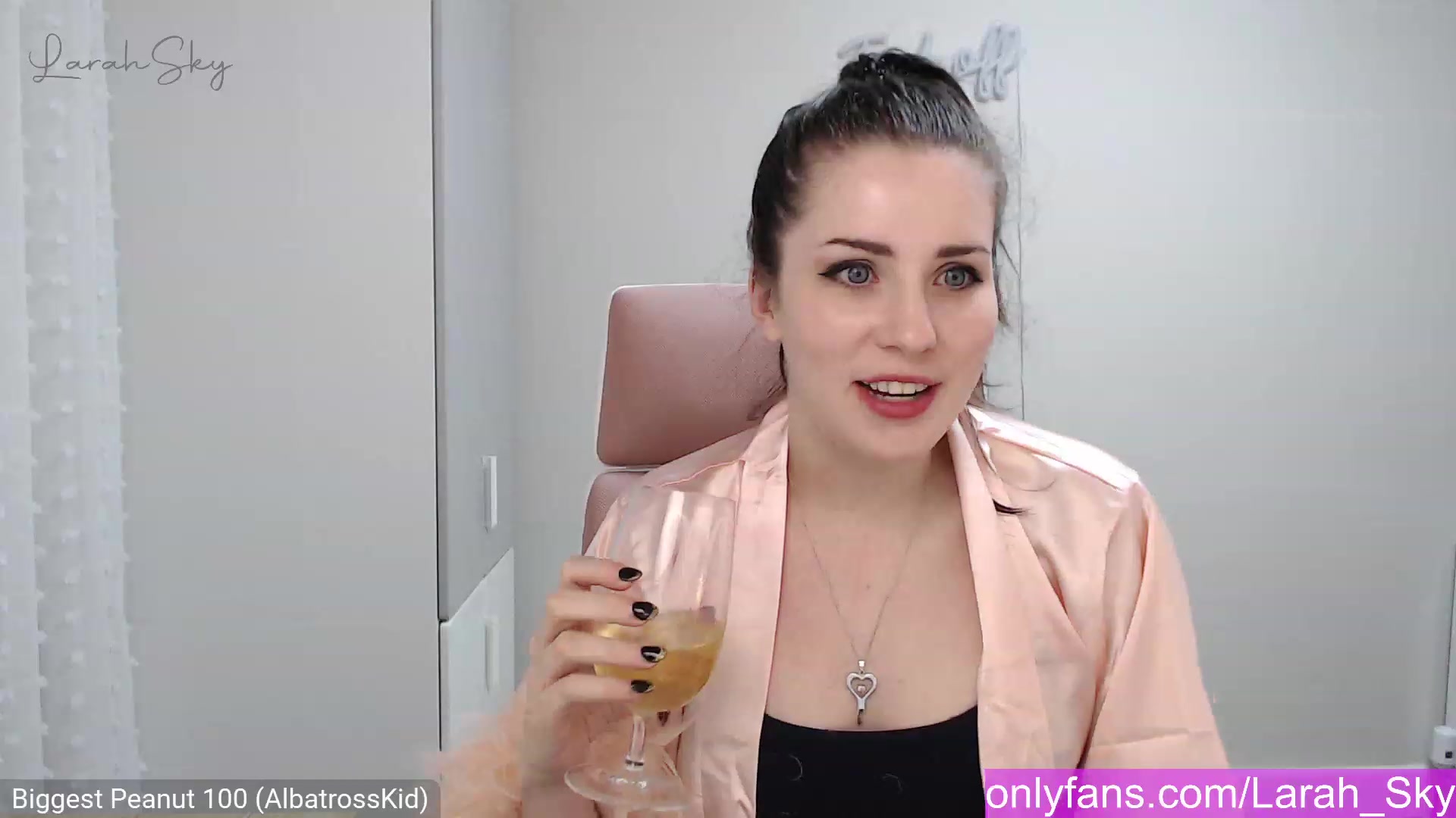 Gallery image thumbnail from Larah_Sky's myfreecams stream on, 01/10/2023, 01:32 image 5 of 20