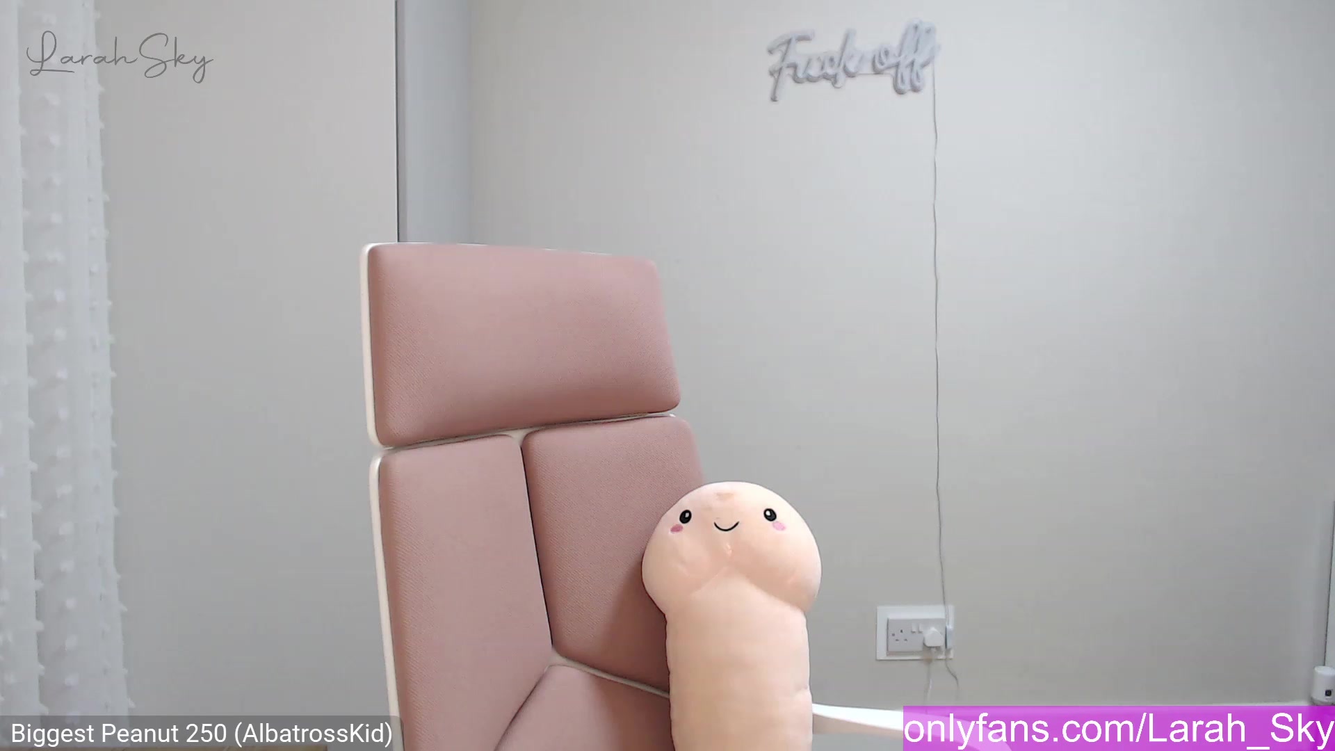 Gallery image thumbnail from Larah_Sky's myfreecams stream on, 01/10/2023, 01:32 image 12 of 20