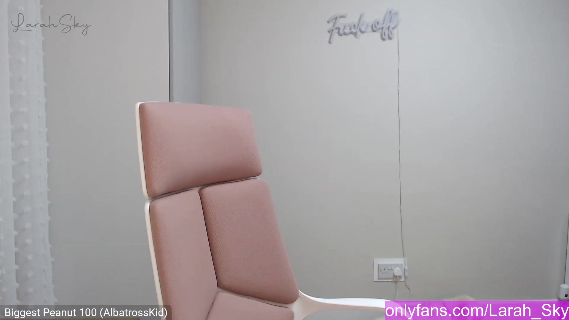 Gallery image thumbnail from Larah_Sky's myfreecams stream on, 01/10/2023, 01:32 image 3 of 20