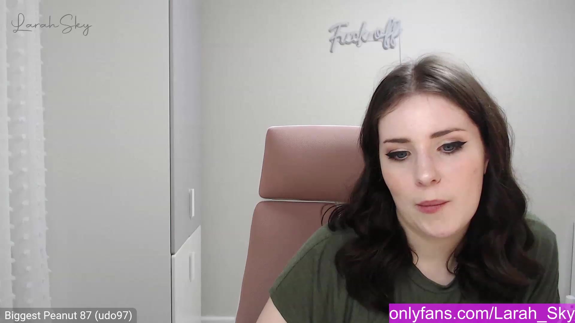 Gallery image thumbnail from Larah_Sky's myfreecams stream on, 01/11/2023, 24:07 image 19 of 20