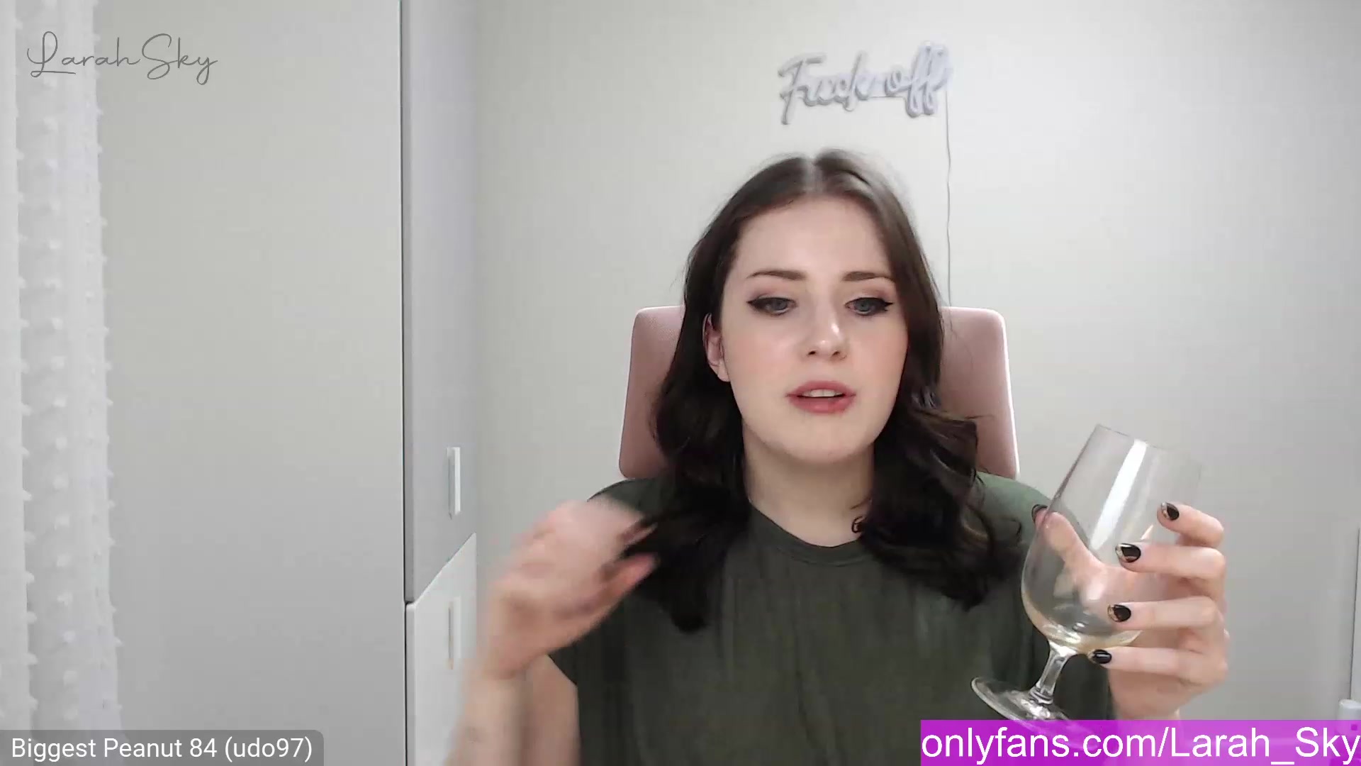 Gallery image thumbnail from Larah_Sky's myfreecams stream on, 01/11/2023, 24:07 image 5 of 20