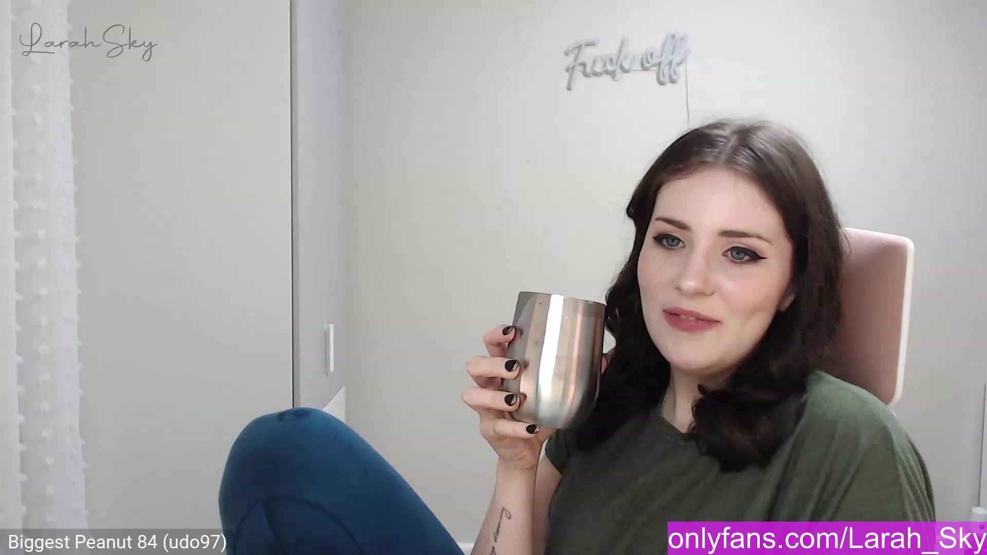 Gallery image thumbnail from Larah_Sky's myfreecams stream on, 01/11/2023, 24:07 image 15 of 20