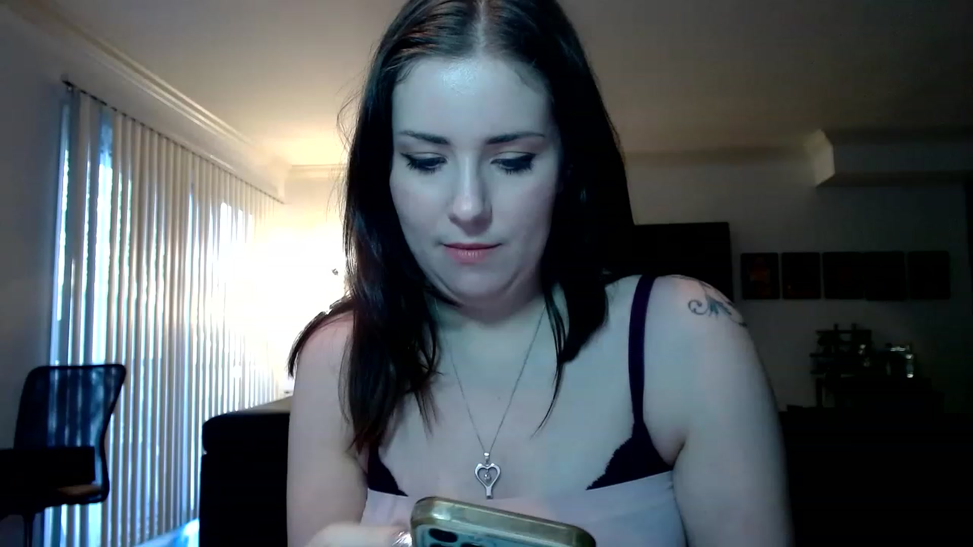 Gallery image thumbnail from Larah_Sky's myfreecams stream on, 01/21/2023, 20:39 image 3 of 20