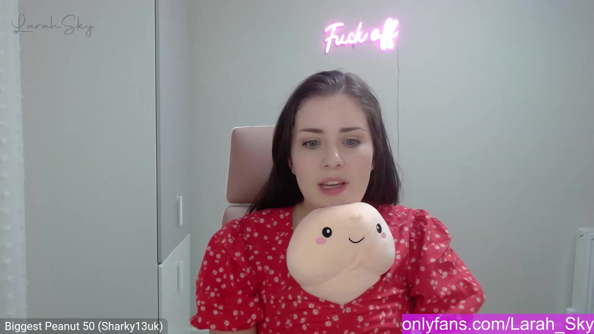 Gallery image thumbnail from Larah_Sky's myfreecams stream on, 02/05/2023, 23:11 image 17 of 20