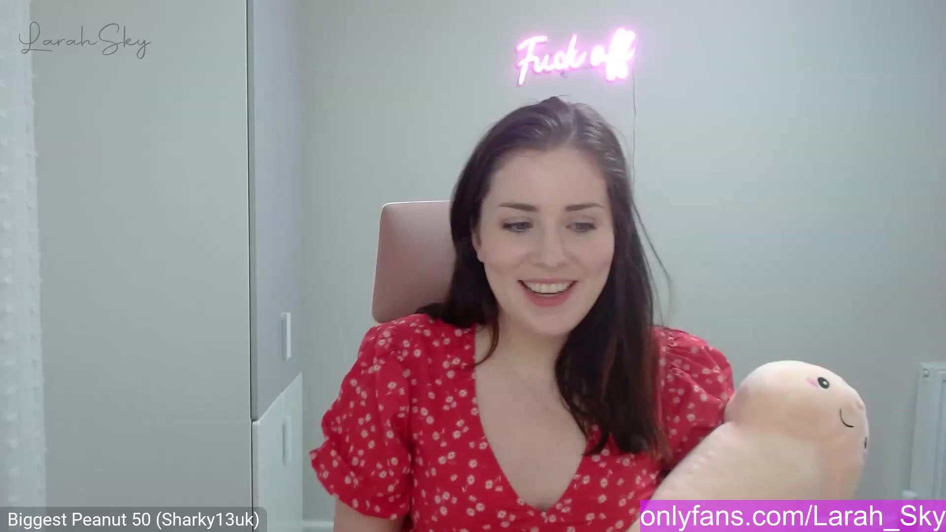 Gallery image thumbnail from Larah_Sky's myfreecams stream on, 02/05/2023, 23:11 image 16 of 20