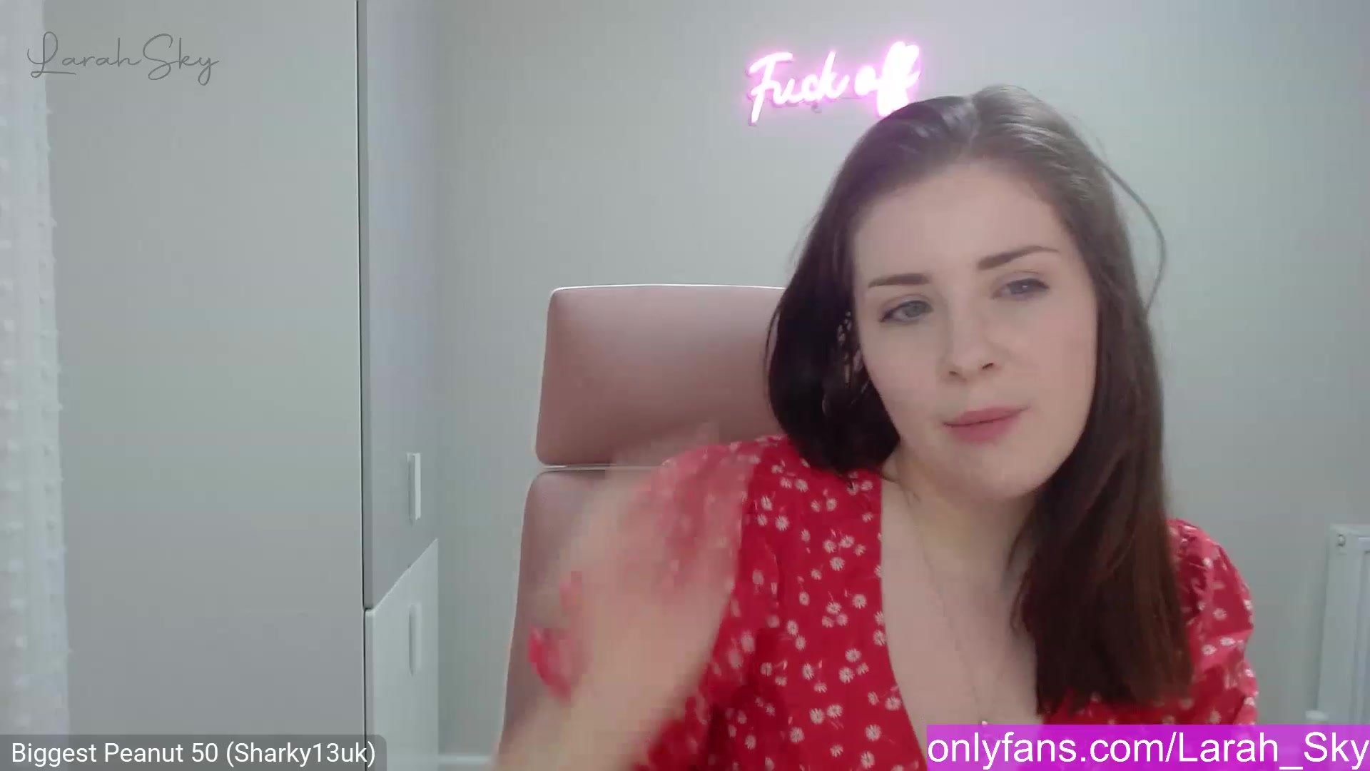 Gallery image thumbnail from Larah_Sky's myfreecams stream on, 02/05/2023, 23:11 image 11 of 20