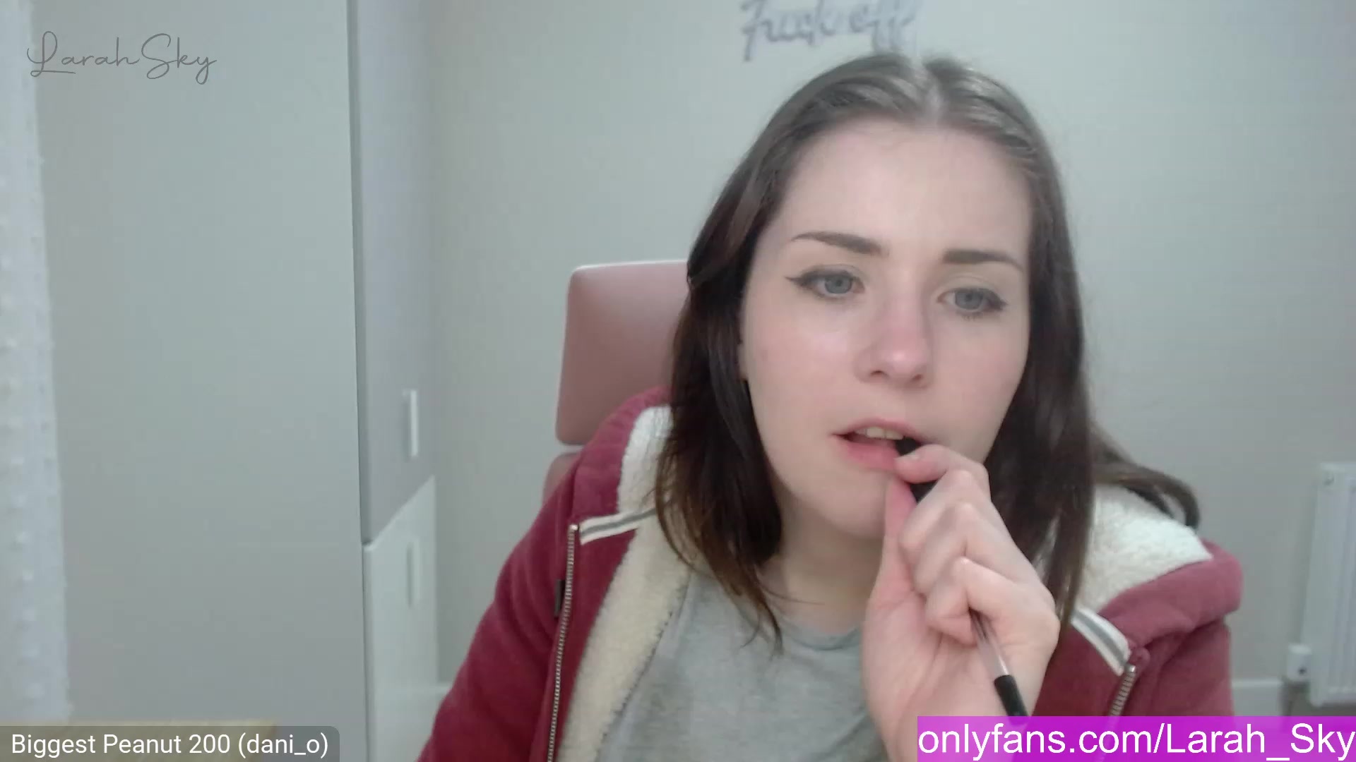 Gallery image thumbnail from Larah_Sky's myfreecams stream on, 02/07/2023, 01:12 image 9 of 20