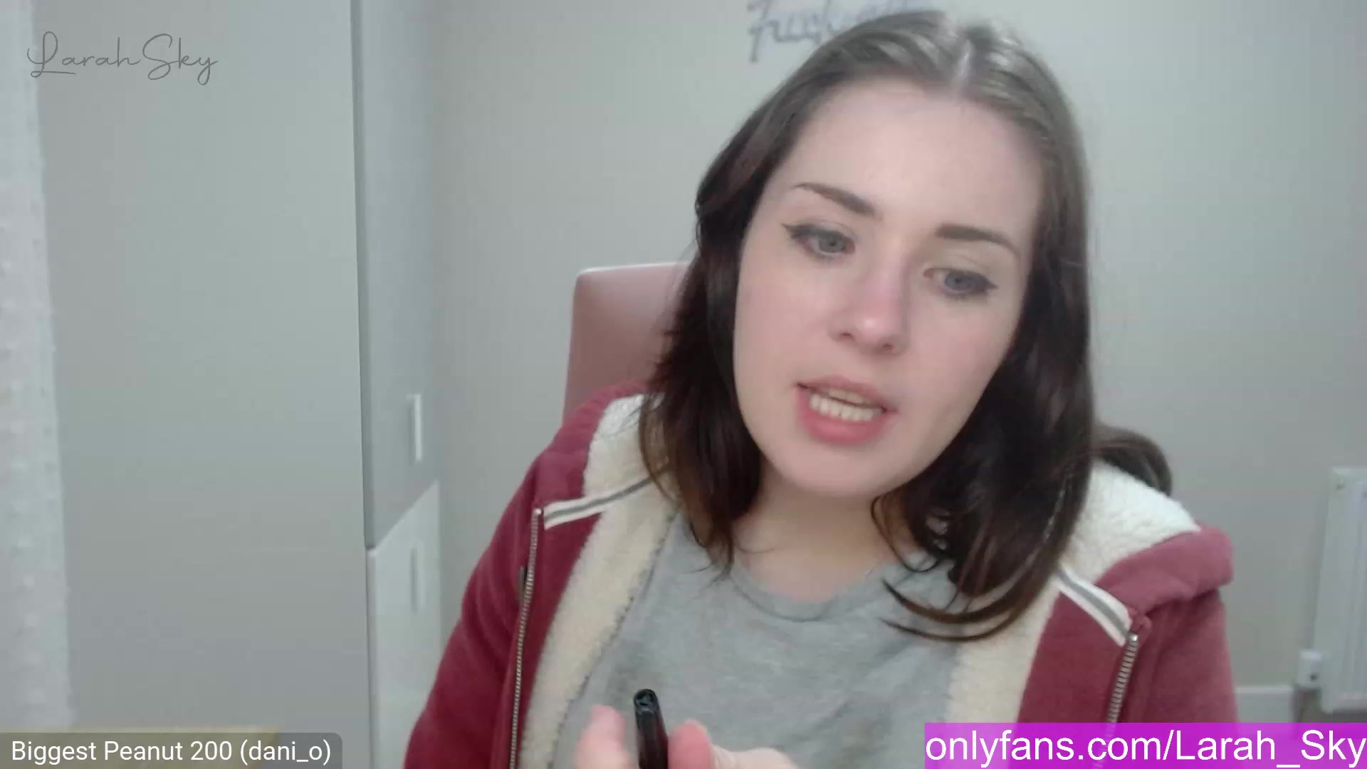 Gallery image thumbnail from Larah_Sky's myfreecams stream on, 02/07/2023, 01:12 image 8 of 20