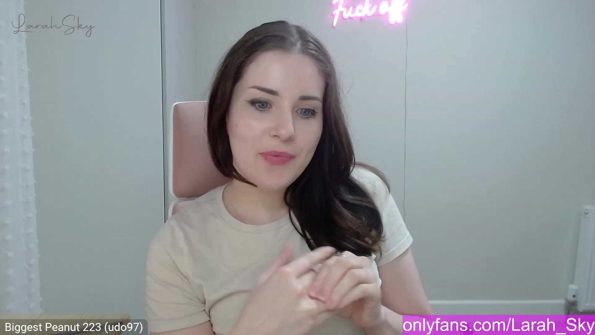 Gallery image thumbnail from Larah_Sky's myfreecams stream on, 02/07/2023, 22:40 image 8 of 20