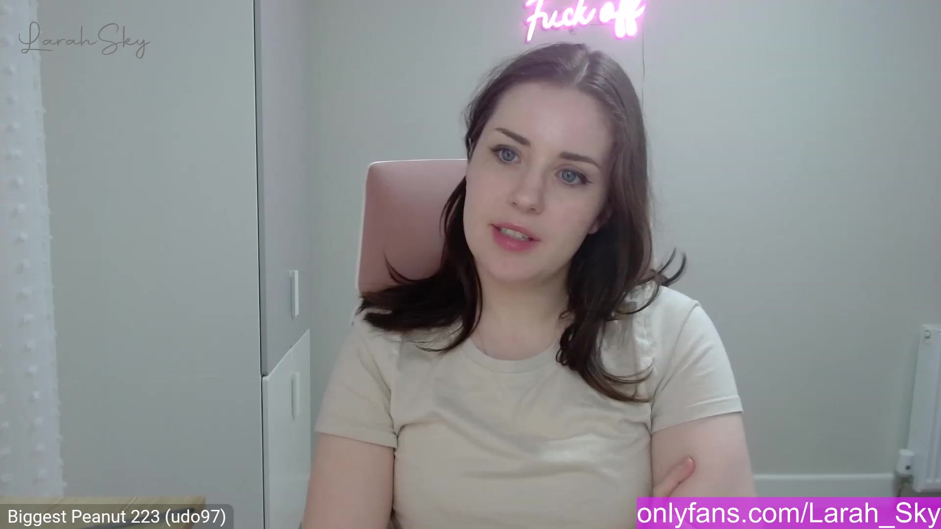Gallery image thumbnail from Larah_Sky's myfreecams stream on, 02/07/2023, 22:40 image 7 of 20