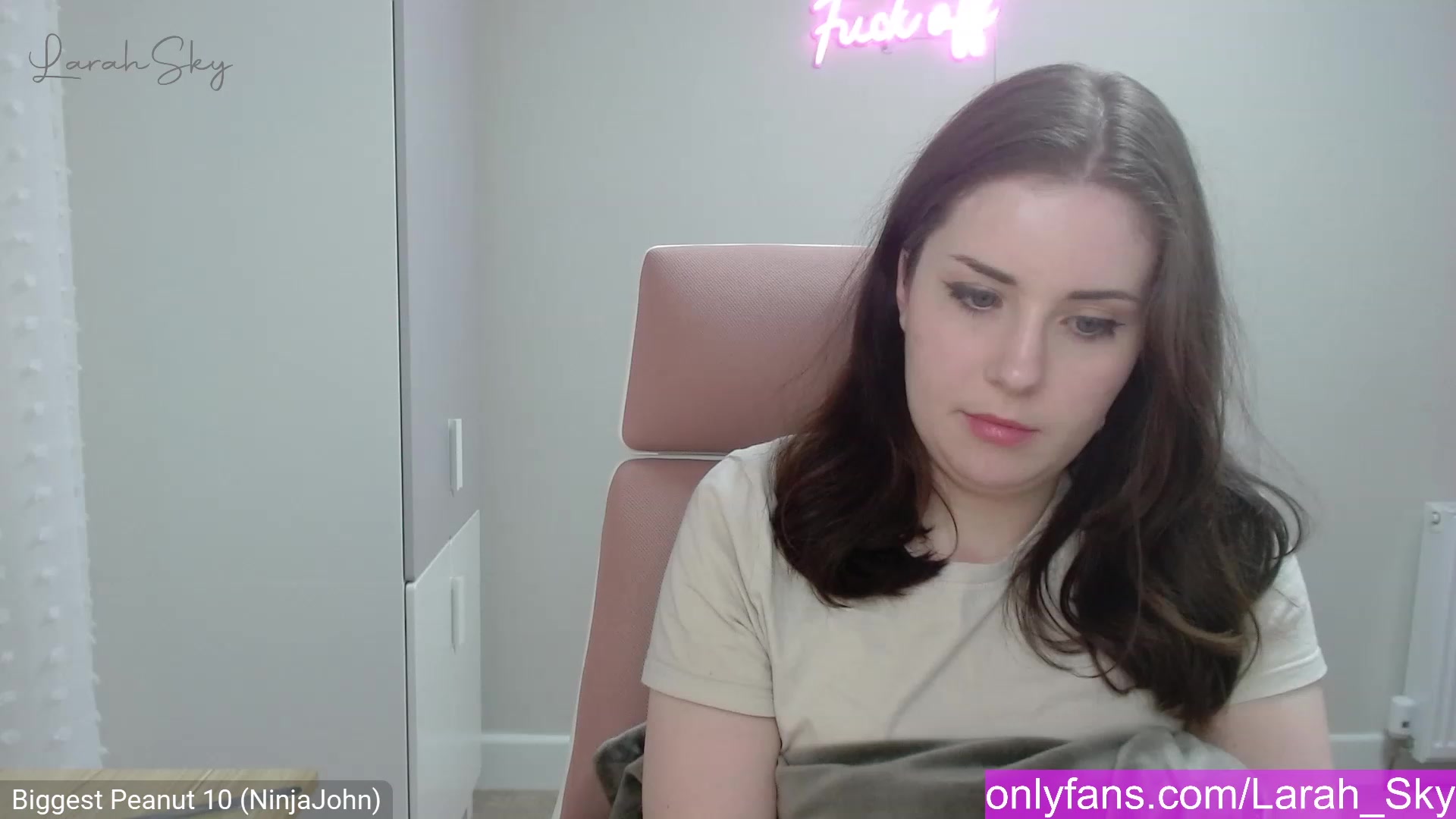 Gallery image thumbnail from Larah_Sky's myfreecams stream on, 02/07/2023, 22:40 image 4 of 20