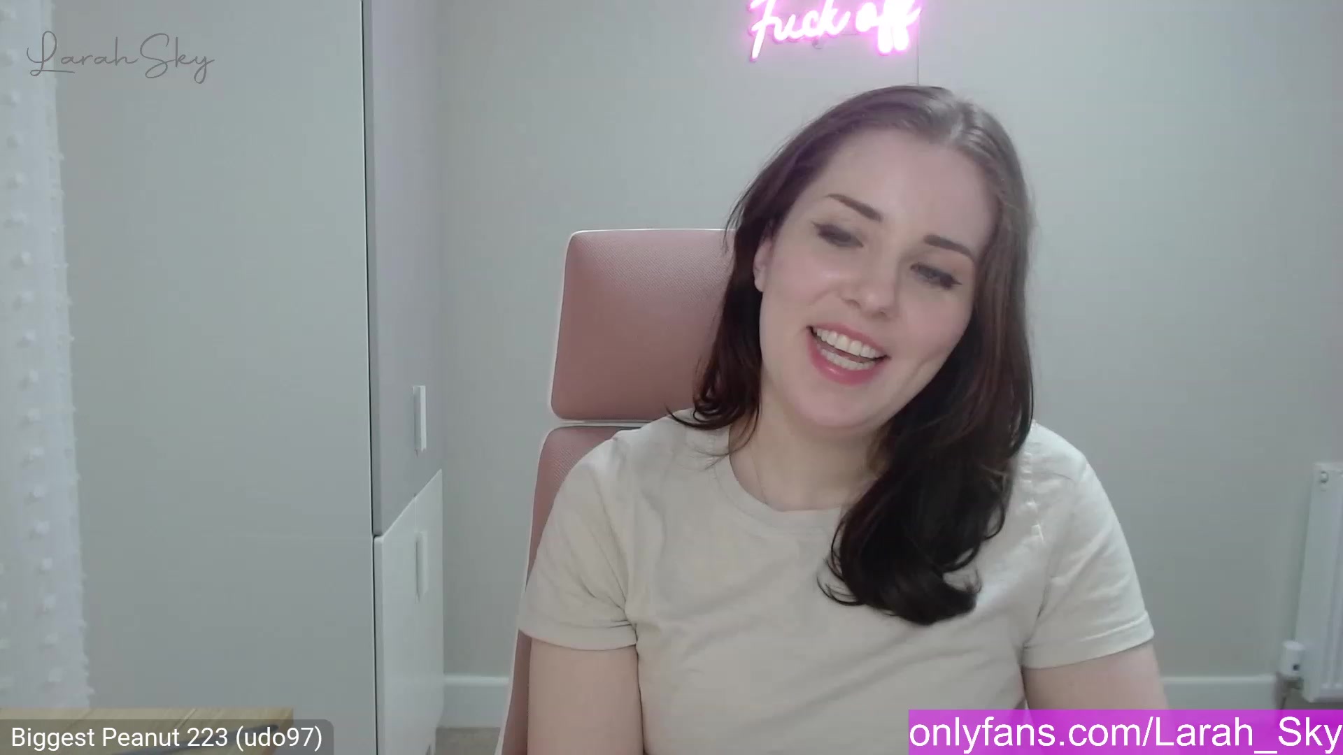 Gallery image thumbnail from Larah_Sky's myfreecams stream on, 02/07/2023, 22:40 image 11 of 20