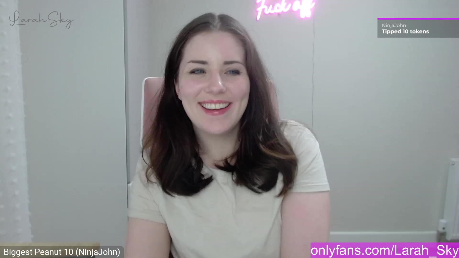 Gallery image thumbnail from Larah_Sky's myfreecams stream on, 02/07/2023, 22:40 image 3 of 20