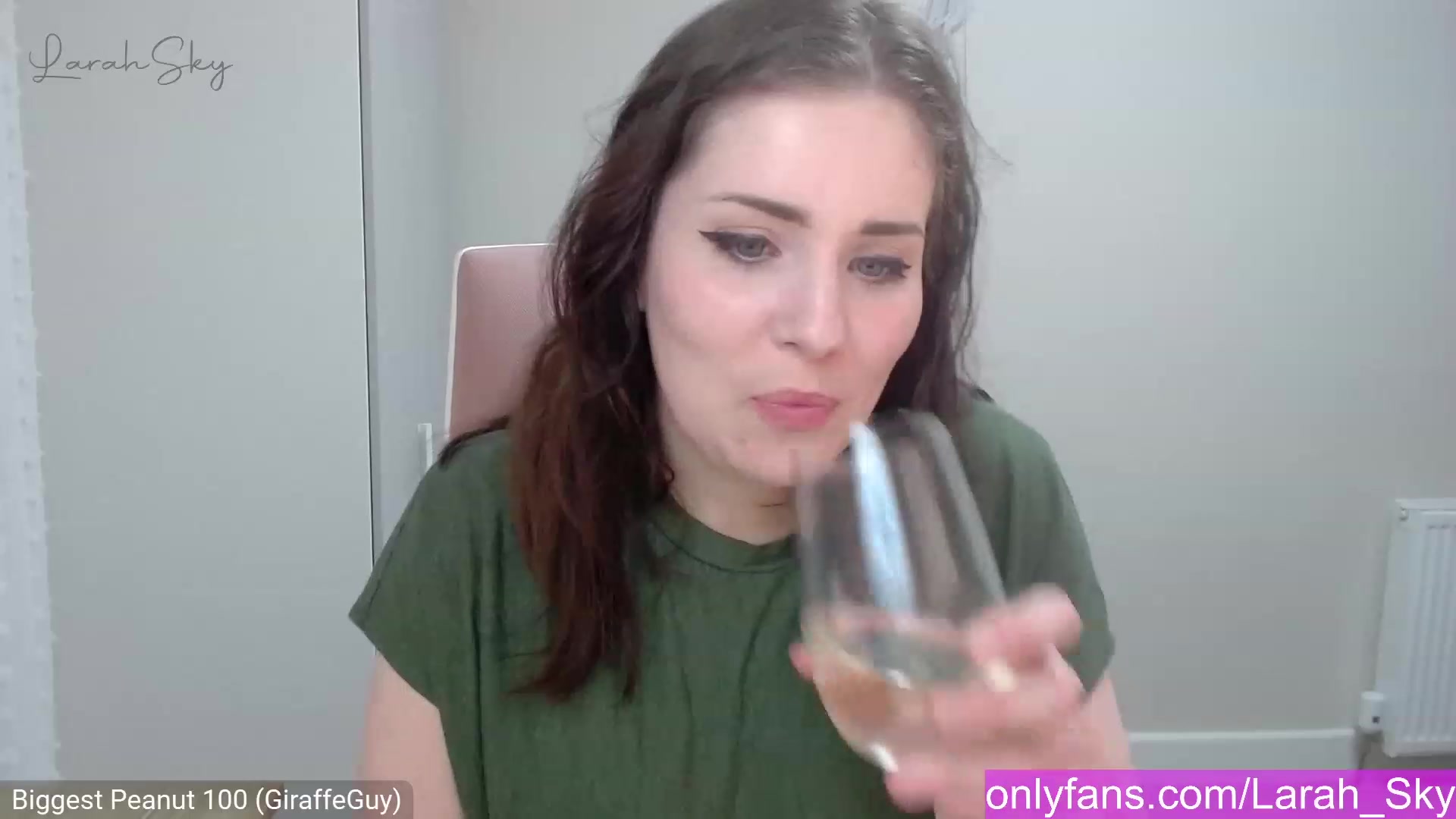 Gallery image thumbnail from Larah_Sky's myfreecams stream on, 02/10/2023, 23:08 image 17 of 20