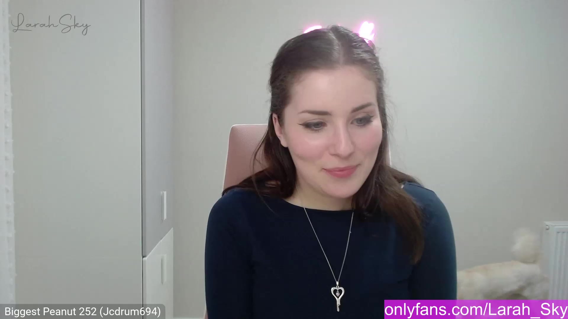 Gallery image thumbnail from Larah_Sky's myfreecams stream on, 02/12/2023, 23:56 image 7 of 20