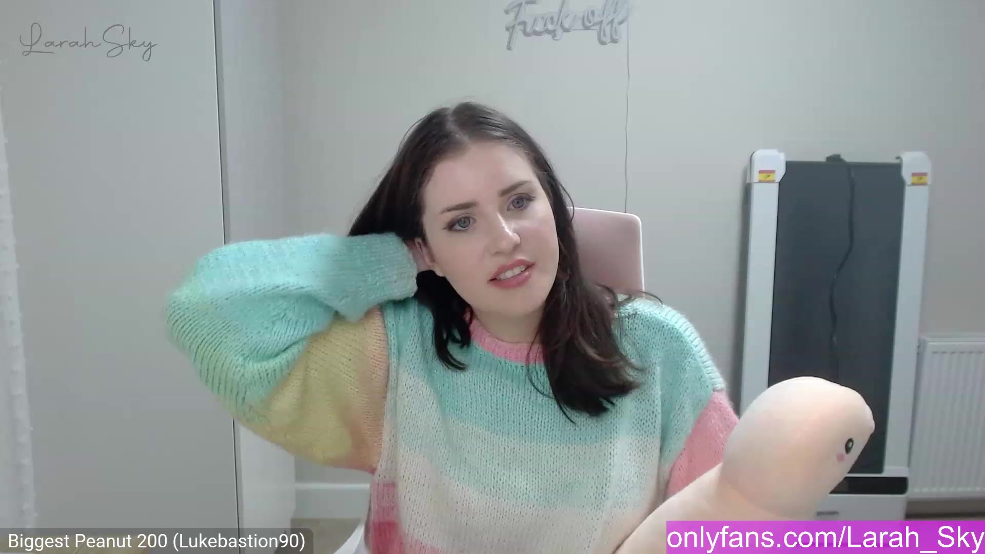 Gallery image thumbnail from Larah_Sky's myfreecams stream on, 02/14/2023, 23:06 image 10 of 20
