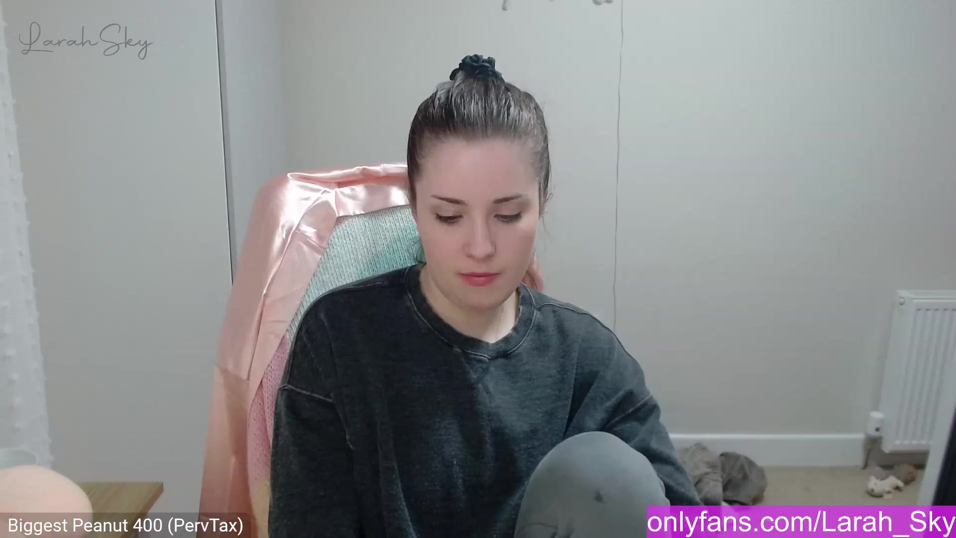 Gallery image thumbnail from Larah_Sky's myfreecams stream on, 02/17/2023, 23:14 image 13 of 20