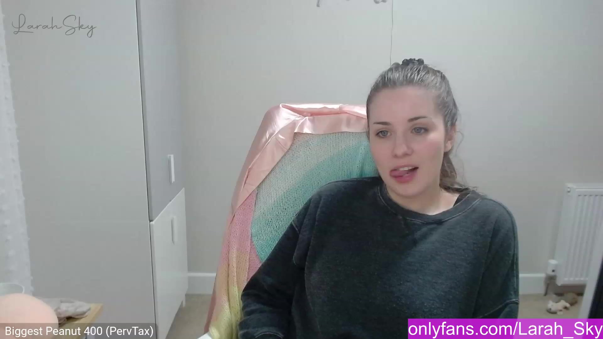 Gallery image thumbnail from Larah_Sky's myfreecams stream on, 02/17/2023, 23:14 image 19 of 20