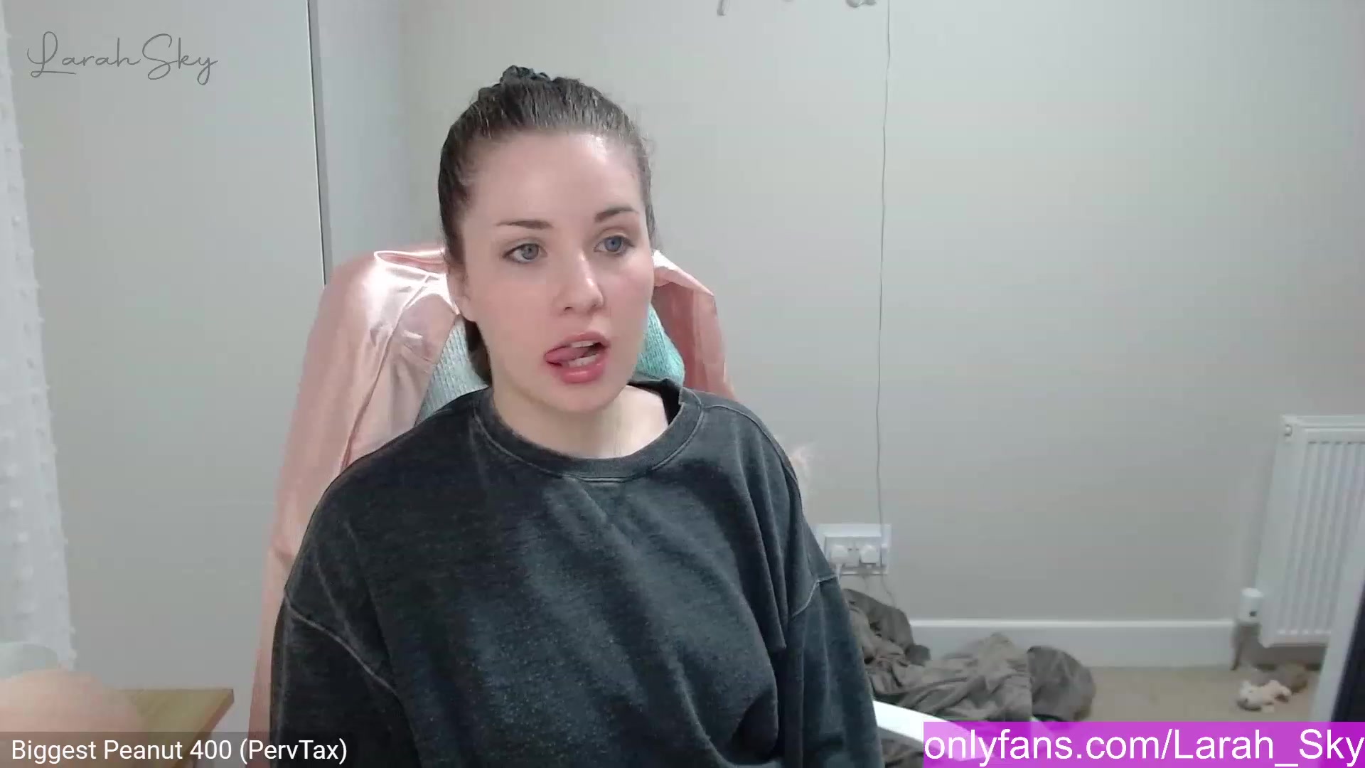 Gallery image thumbnail from Larah_Sky's myfreecams stream on, 02/17/2023, 23:14 image 11 of 20