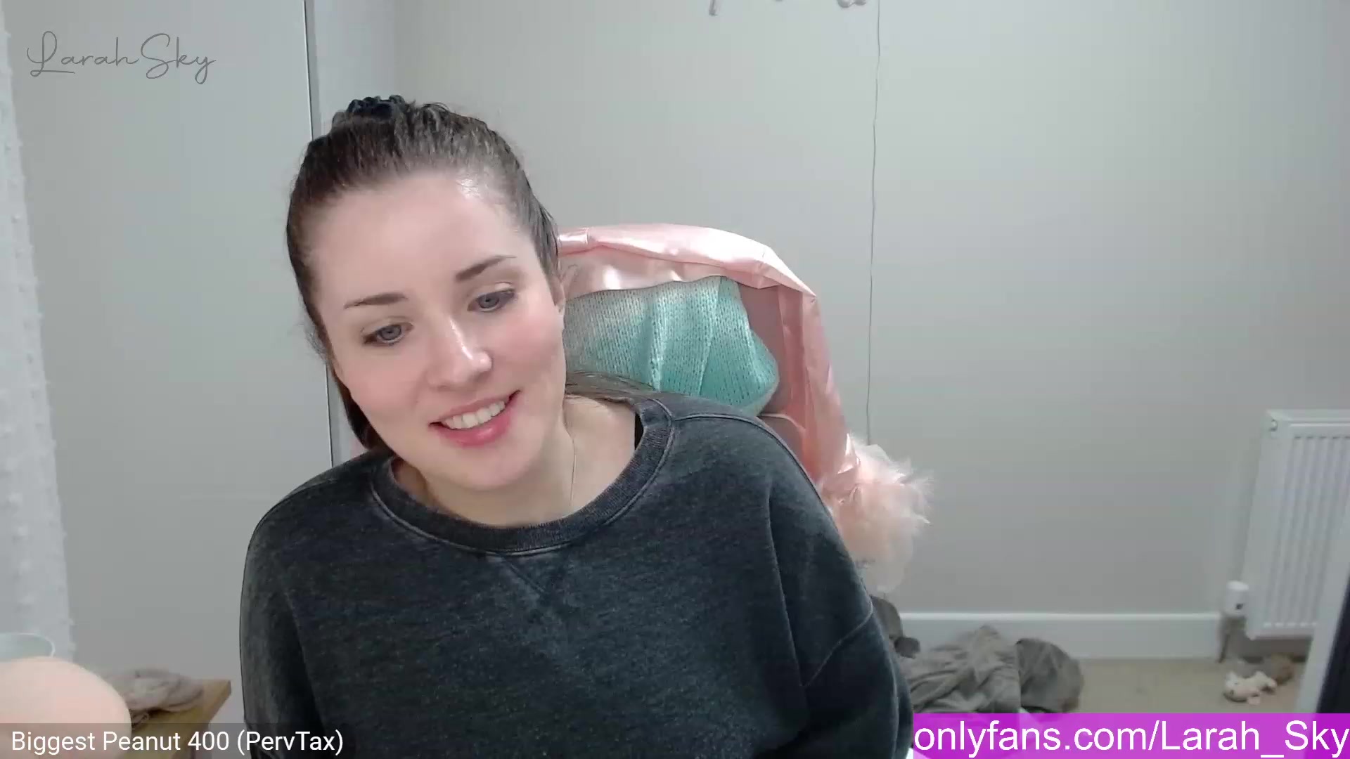 Gallery image thumbnail from Larah_Sky's myfreecams stream on, 02/17/2023, 23:14 image 17 of 20