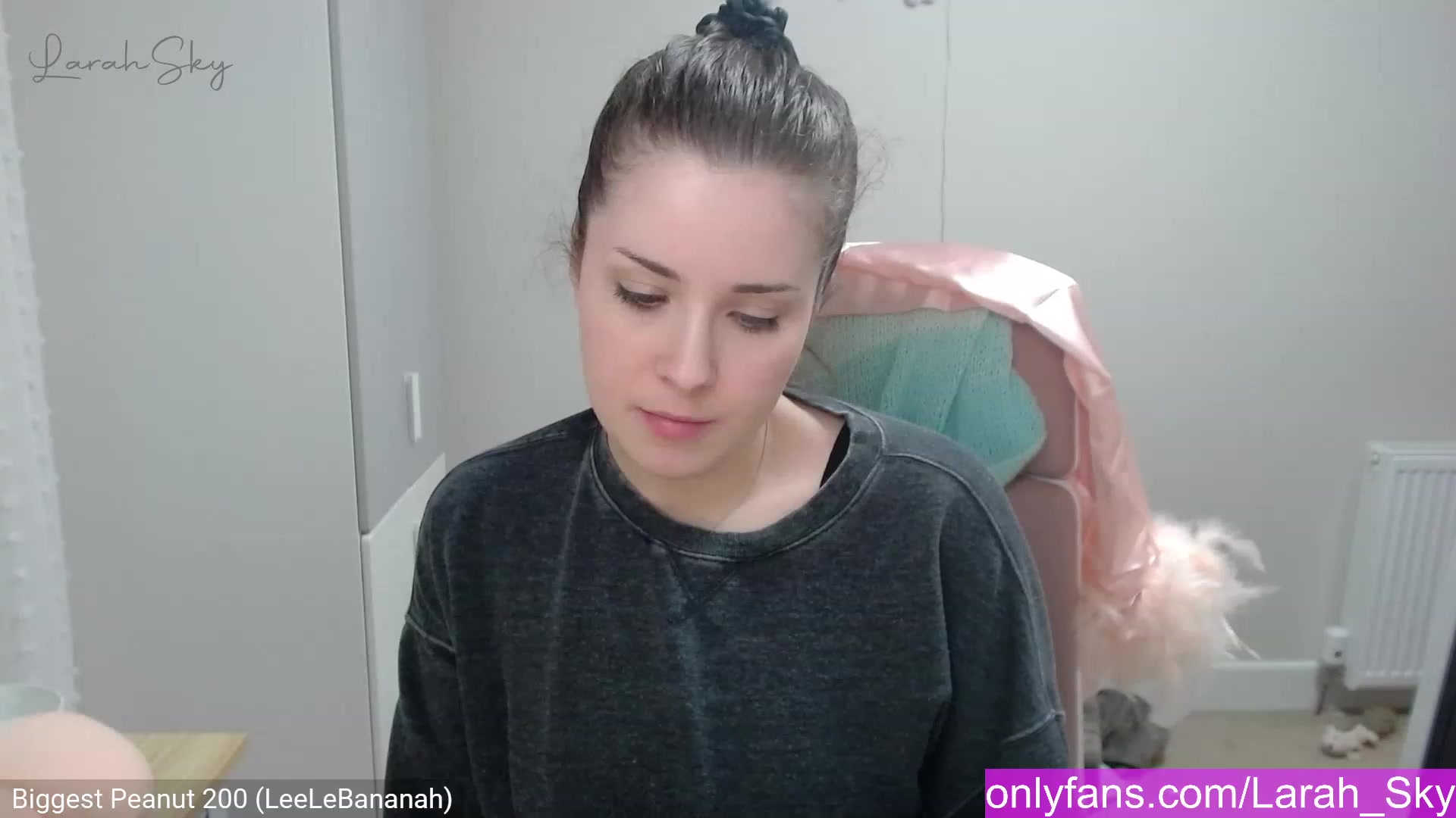 Gallery image thumbnail from Larah_Sky's myfreecams stream on, 02/17/2023, 23:14 image 4 of 20
