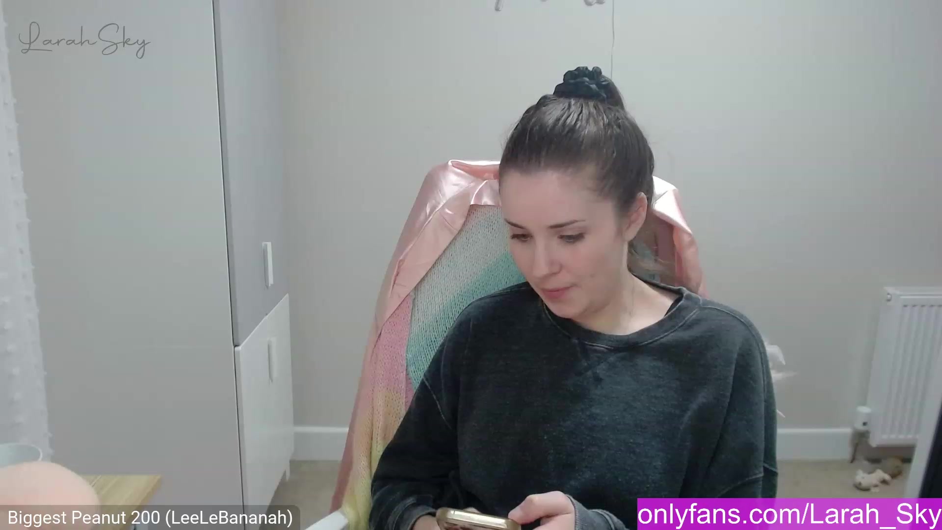 Gallery image thumbnail from Larah_Sky's myfreecams stream on, 02/17/2023, 23:14 image 7 of 20