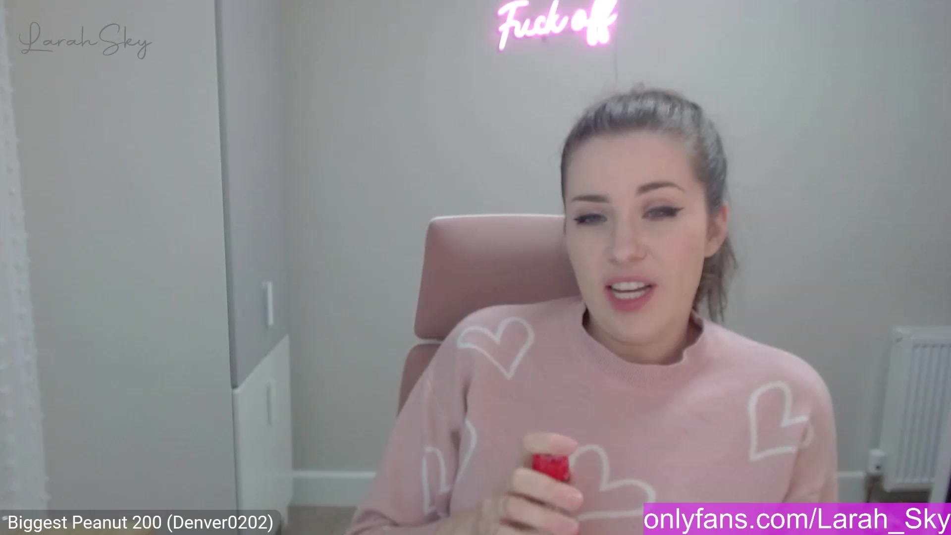 Gallery image thumbnail from Larah_Sky's myfreecams stream on, 02/19/2023, 20:09 image 19 of 20