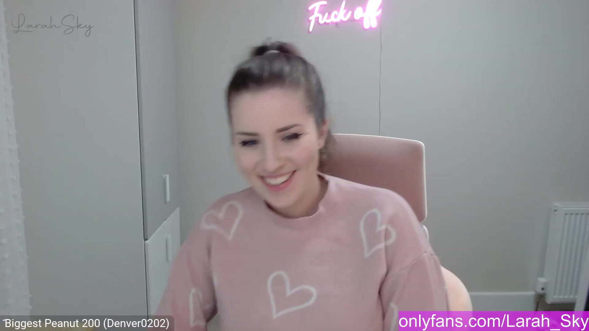 Gallery image thumbnail from Larah_Sky's myfreecams stream on, 02/19/2023, 20:09 image 18 of 20