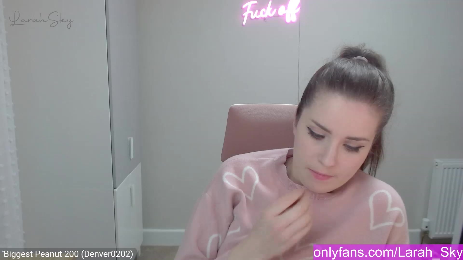 Gallery image thumbnail from Larah_Sky's myfreecams stream on, 02/19/2023, 20:09 image 15 of 20