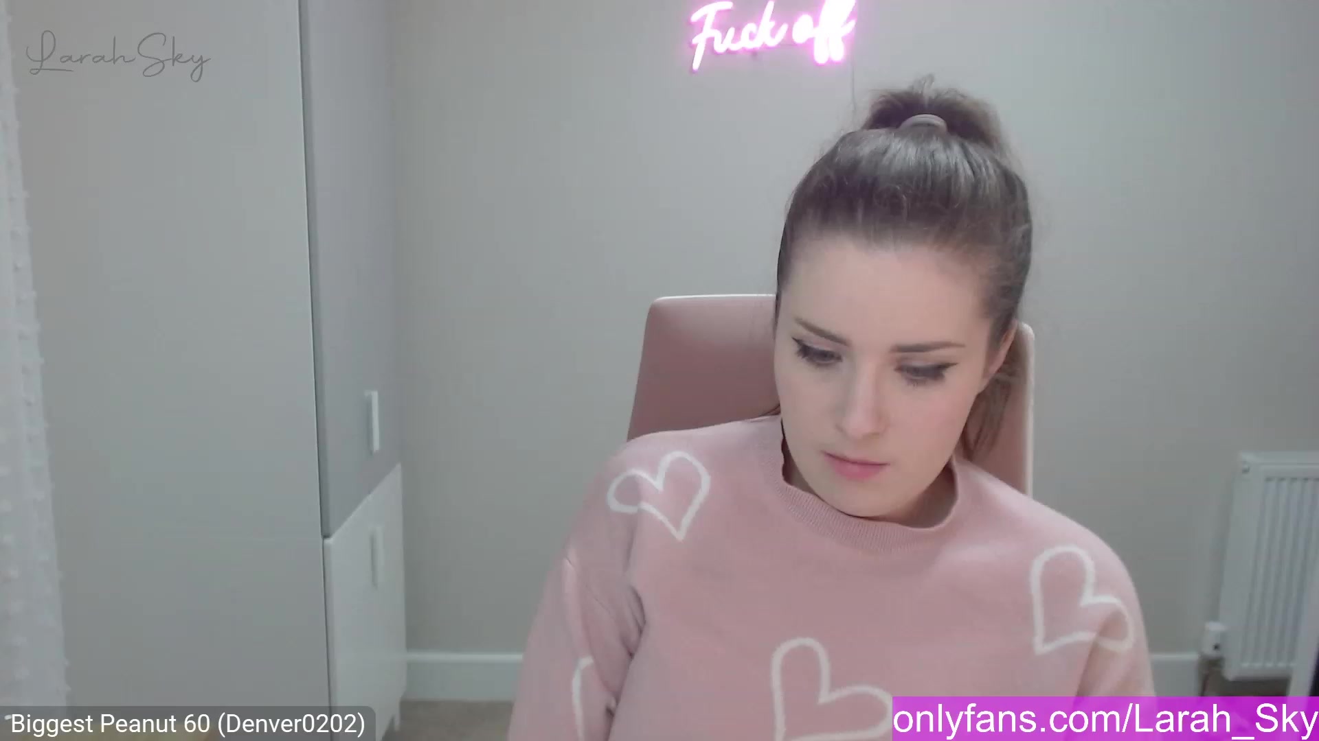 Gallery image thumbnail from Larah_Sky's myfreecams stream on, 02/19/2023, 20:09 image 12 of 20