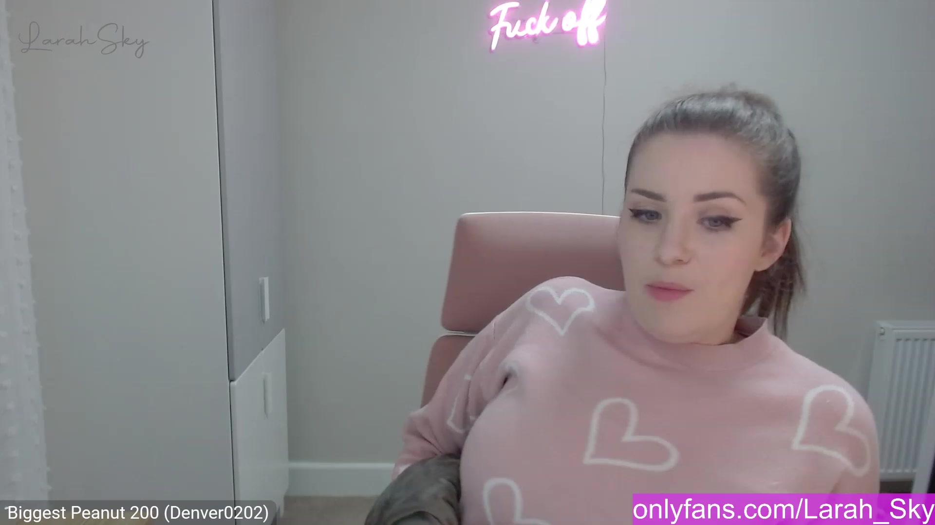 Gallery image thumbnail from Larah_Sky's myfreecams stream on, 02/19/2023, 20:09 image 16 of 20