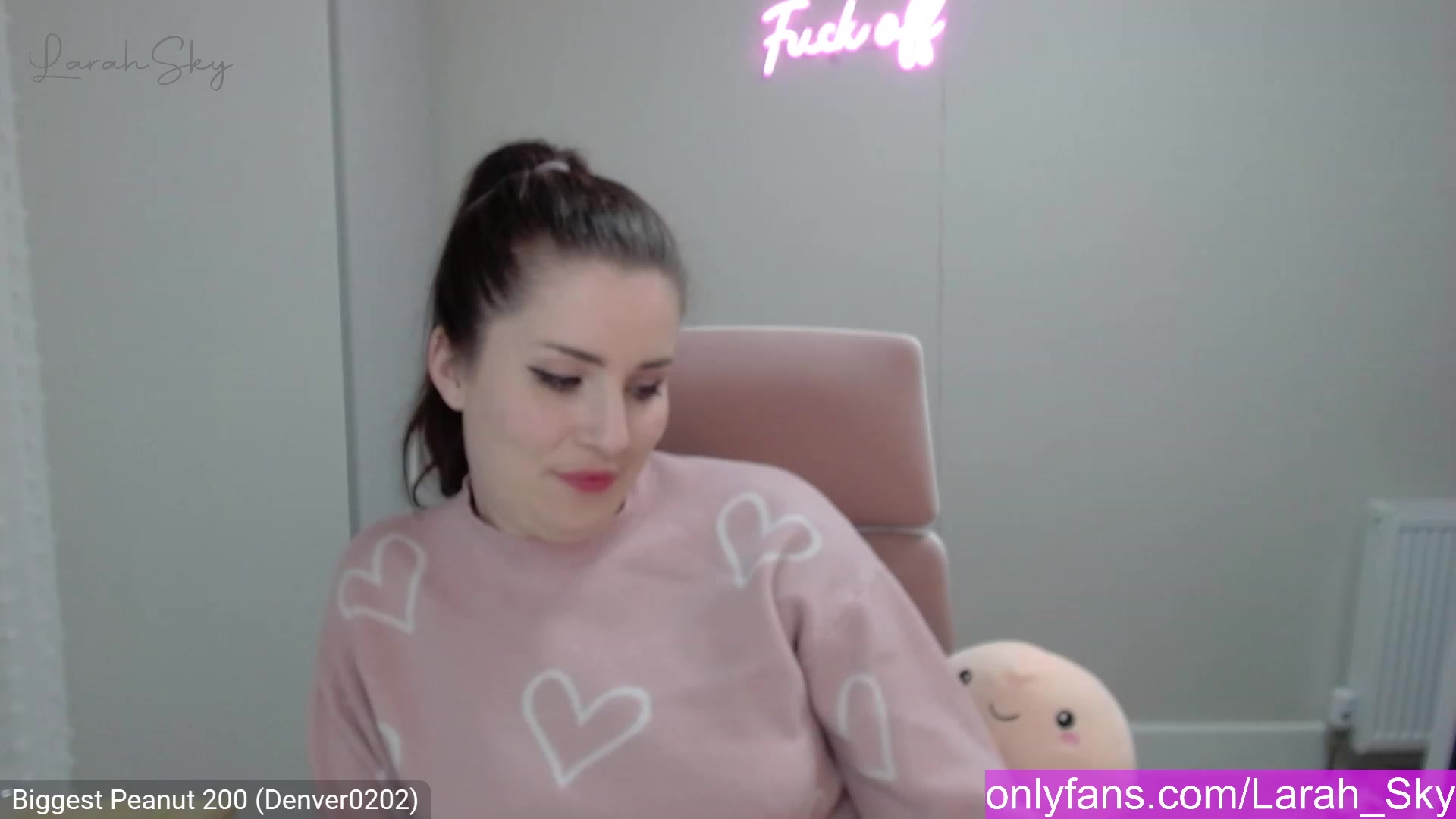 Gallery image thumbnail from Larah_Sky's myfreecams stream on, 02/19/2023, 21:15 image 7 of 20