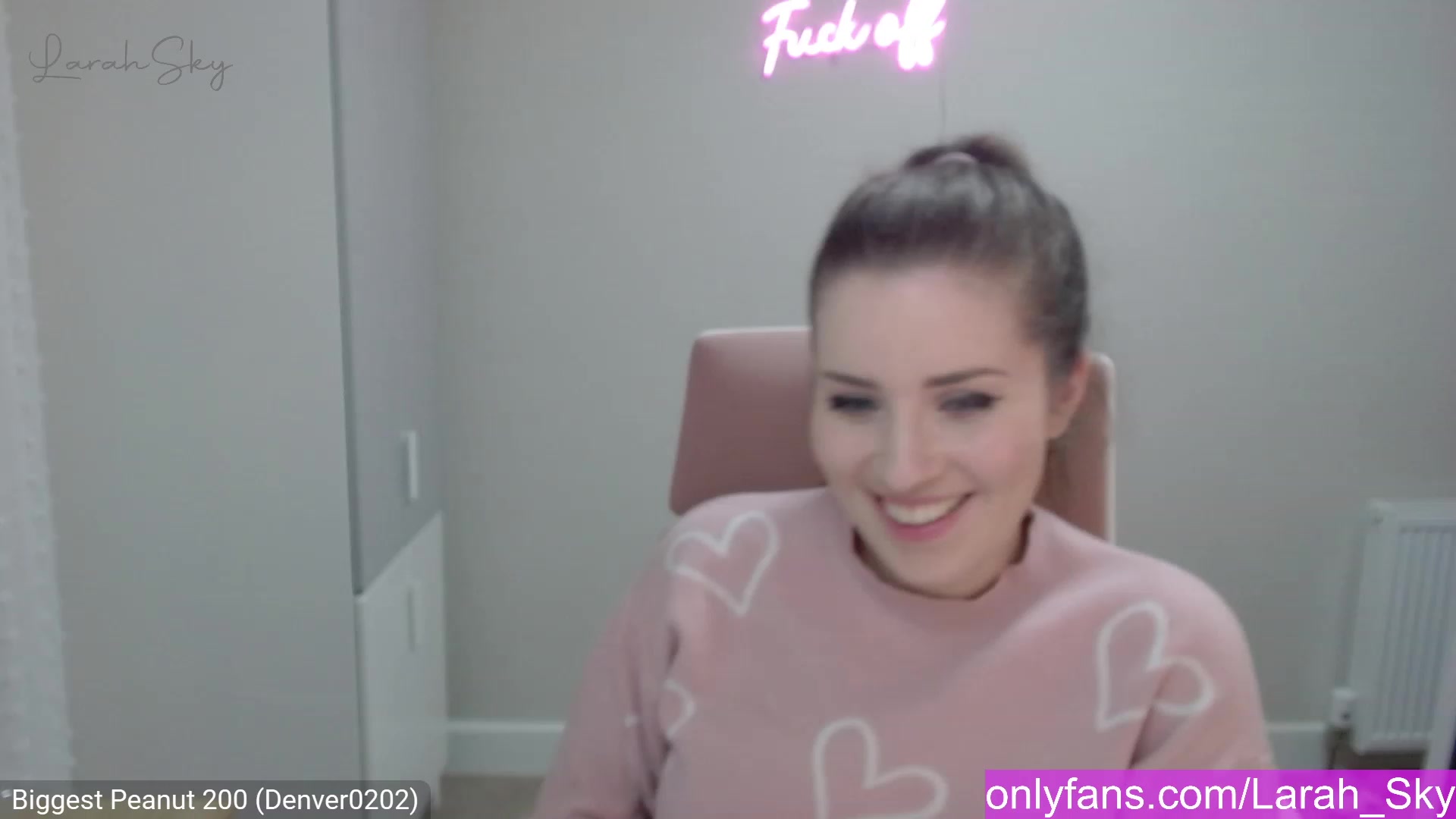 Gallery image thumbnail from Larah_Sky's myfreecams stream on, 02/19/2023, 21:15 image 4 of 20