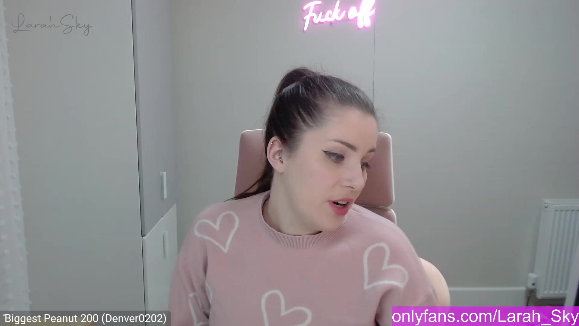 Gallery image thumbnail from Larah_Sky's myfreecams stream on, 02/19/2023, 21:15 image 13 of 20