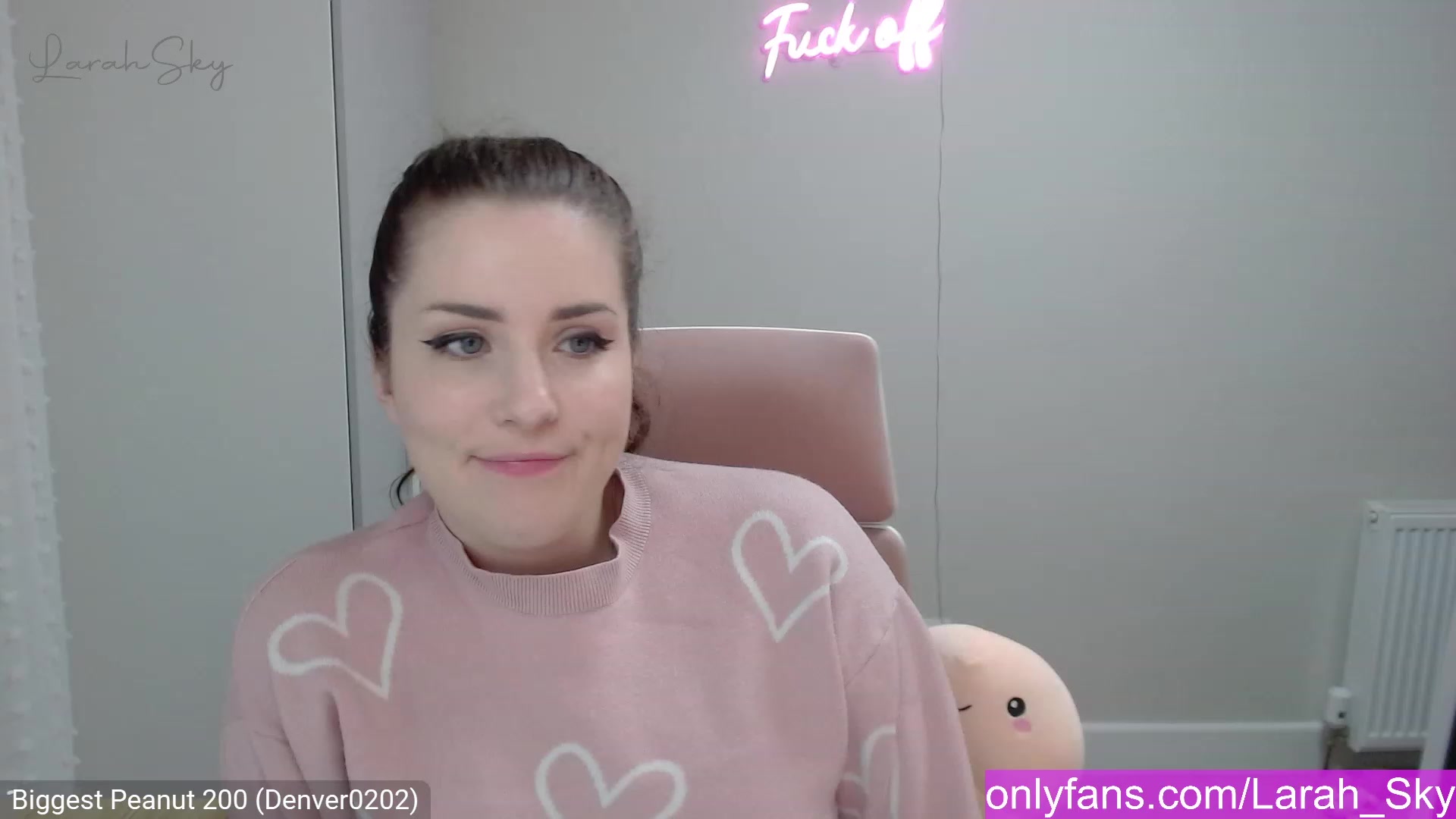 Gallery image thumbnail from Larah_Sky's myfreecams stream on, 02/19/2023, 21:15 image 2 of 20