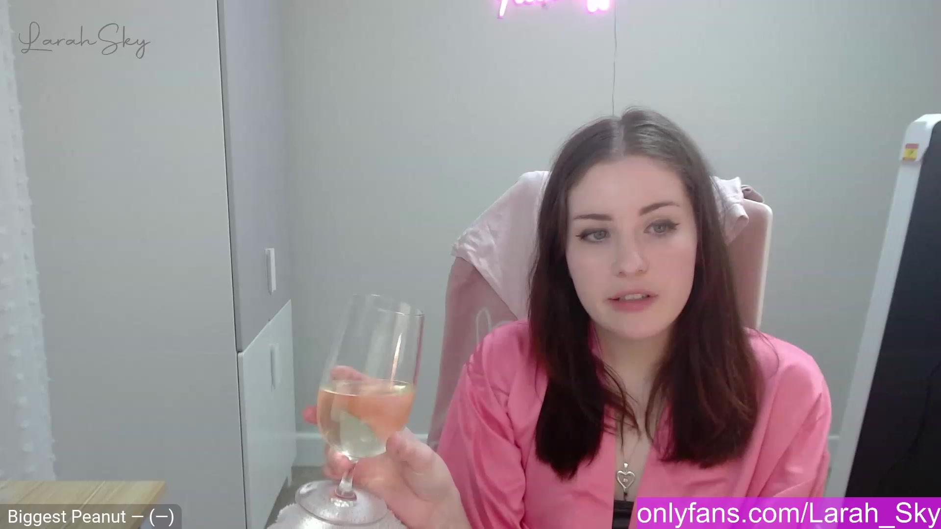 Gallery image thumbnail from Larah_Sky's myfreecams stream on, 02/23/2023, 23:03 image 4 of 20