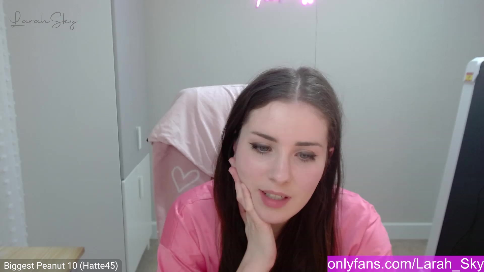 Gallery image thumbnail from Larah_Sky's myfreecams stream on, 02/23/2023, 23:03 image 18 of 20