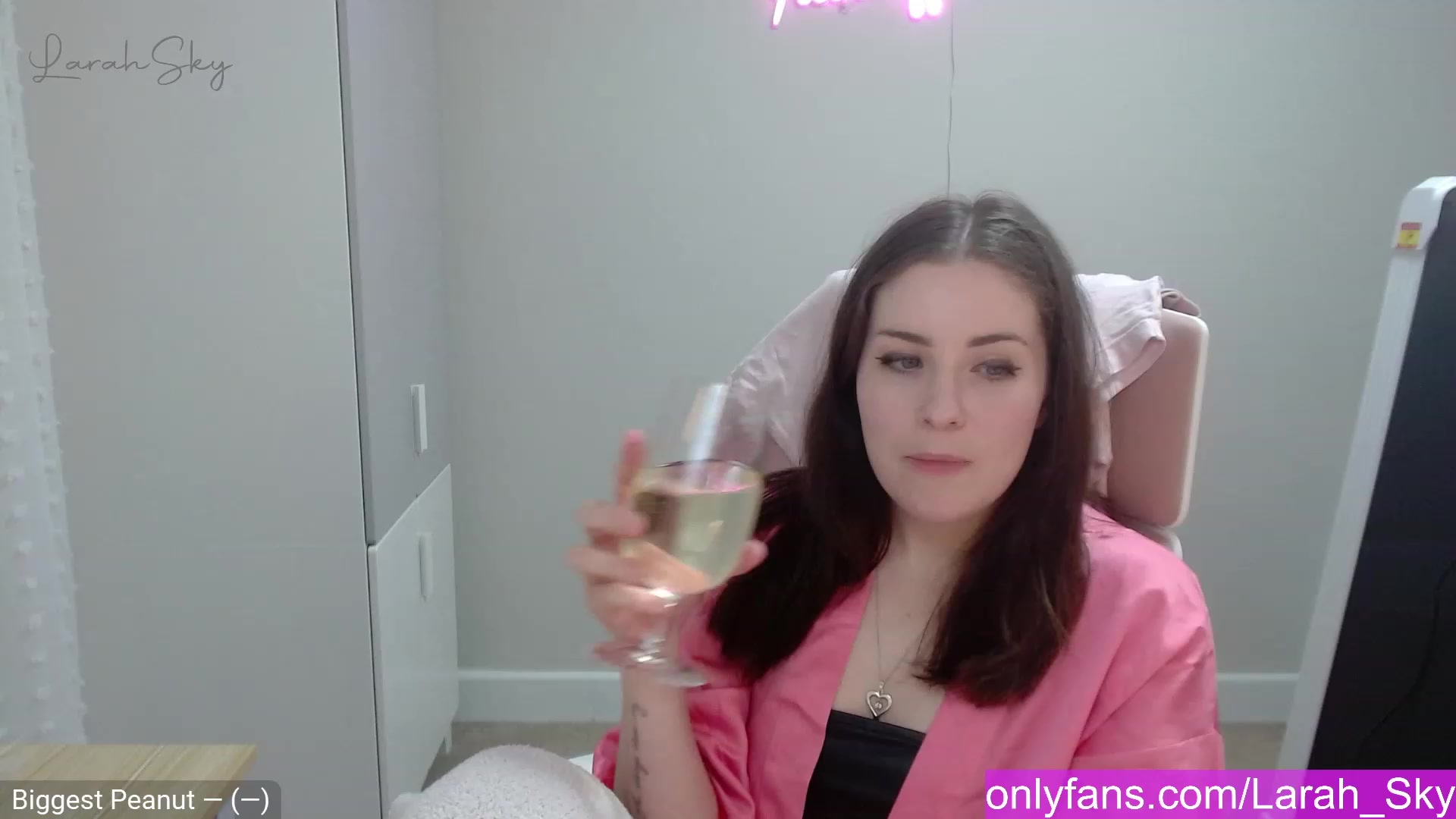 Gallery image thumbnail from Larah_Sky's myfreecams stream on, 02/23/2023, 23:03 image 1 of 20