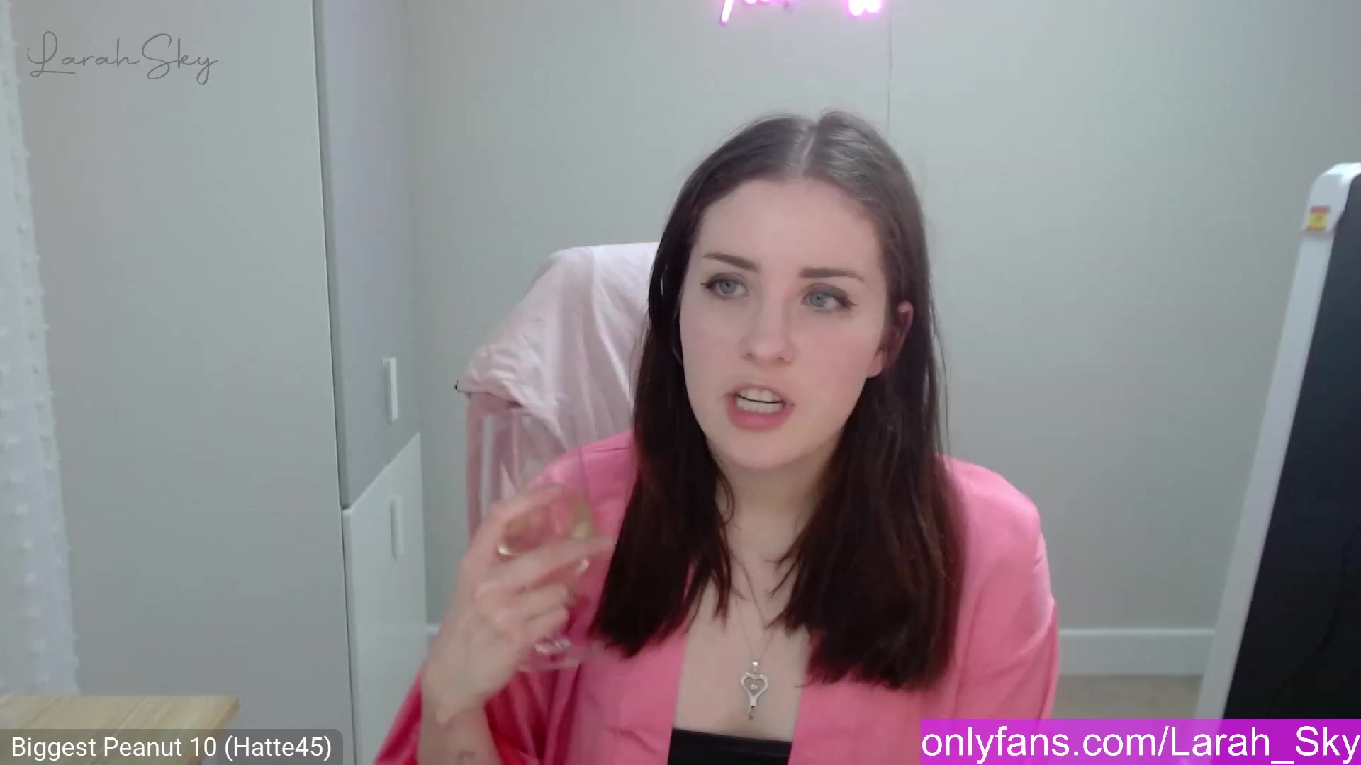 Gallery image thumbnail from Larah_Sky's myfreecams stream on, 02/23/2023, 23:03 image 19 of 20