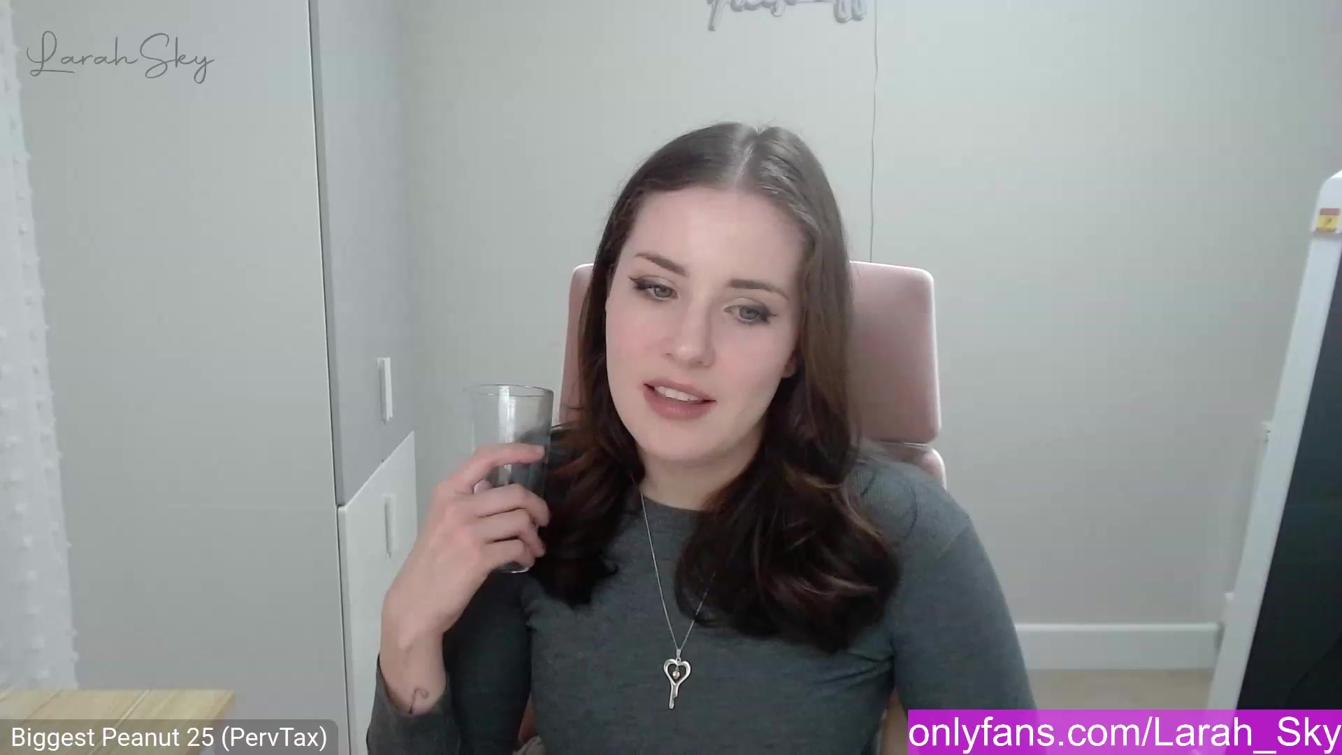 Gallery image thumbnail from Larah_Sky's myfreecams stream on, 02/24/2023, 22:10 image 17 of 20