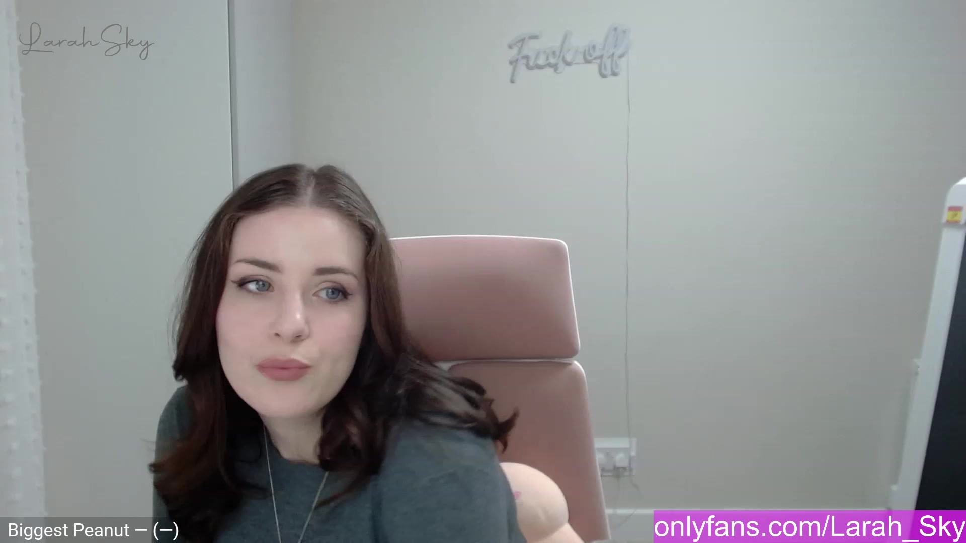 Gallery image thumbnail from Larah_Sky's myfreecams stream on, 02/24/2023, 22:10 image 3 of 20