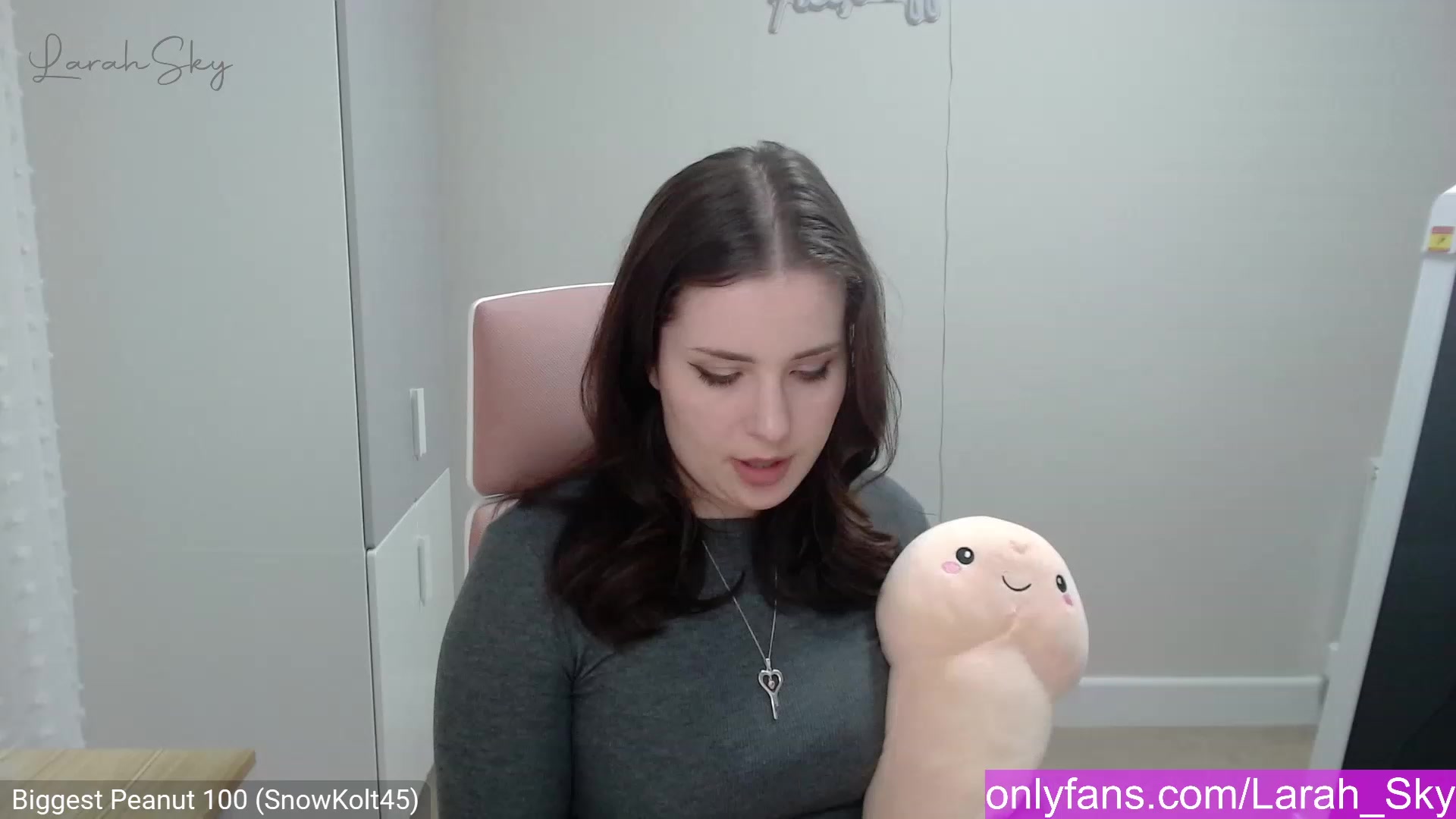 Gallery image thumbnail from Larah_Sky's myfreecams stream on, 02/24/2023, 22:10 image 18 of 20