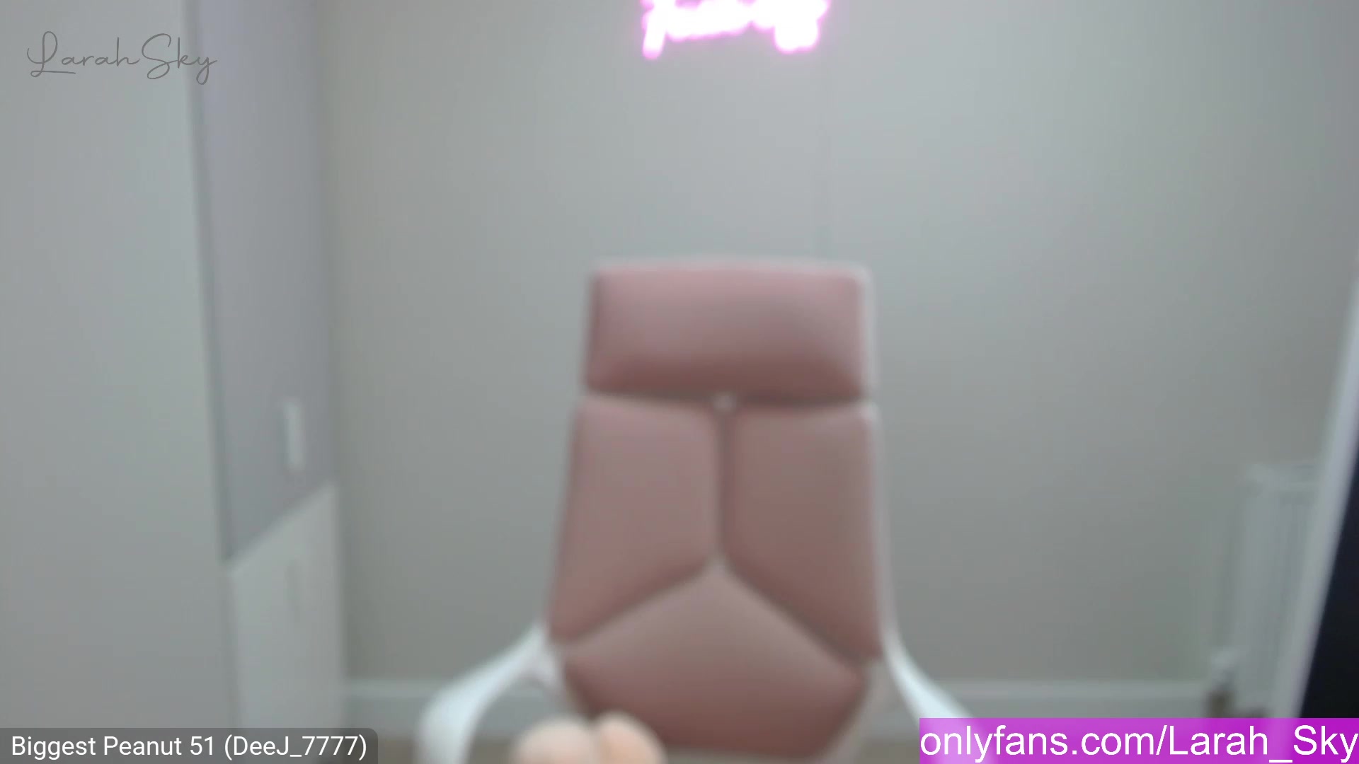 Gallery image thumbnail from Larah_Sky's myfreecams stream on, 02/26/2023, 22:18 image 14 of 20