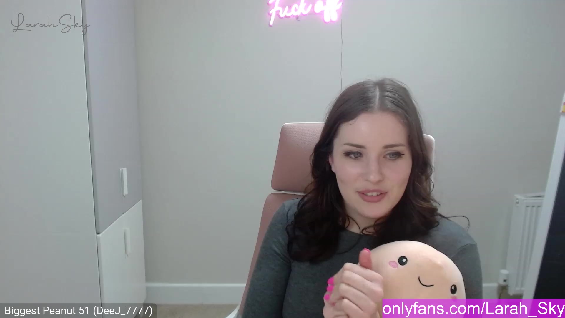 Gallery image thumbnail from Larah_Sky's myfreecams stream on, 02/26/2023, 22:18 image 16 of 20