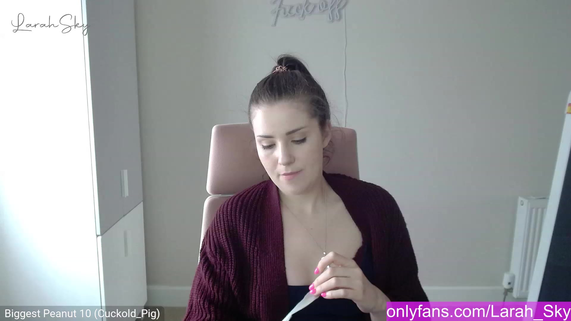 Gallery image thumbnail from Larah_Sky's myfreecams stream on, 02/27/2023, 12:53 image 10 of 20