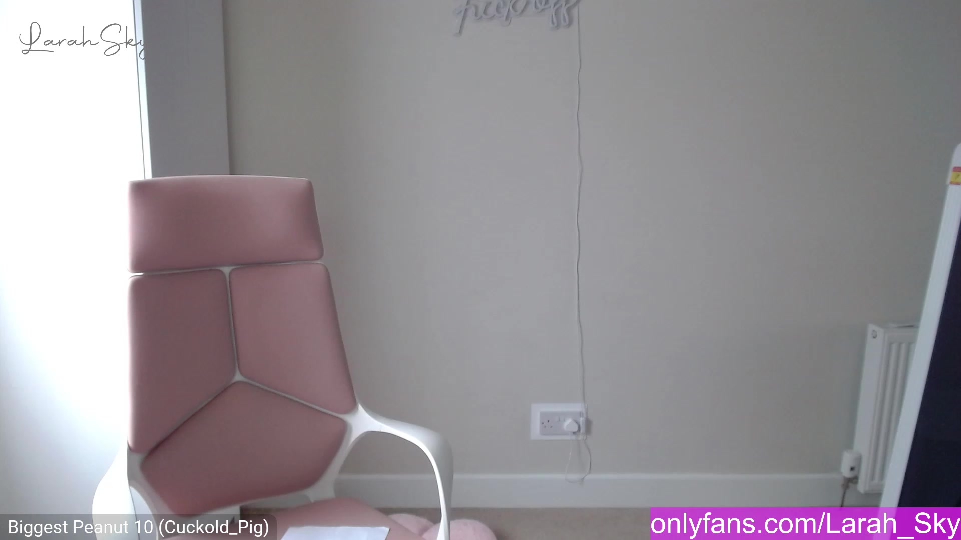 Gallery image thumbnail from Larah_Sky's myfreecams stream on, 02/27/2023, 12:53 image 19 of 20