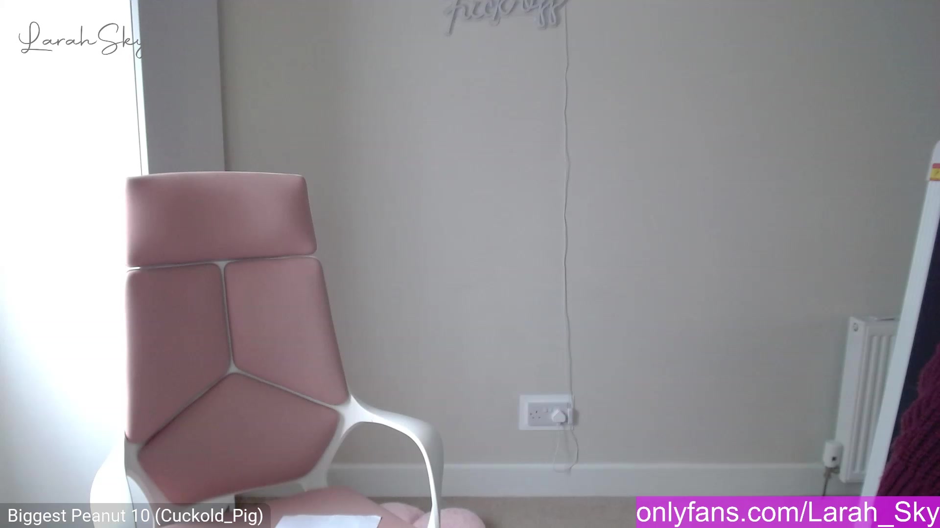 Gallery image thumbnail from Larah_Sky's myfreecams stream on, 02/27/2023, 12:53 image 20 of 20